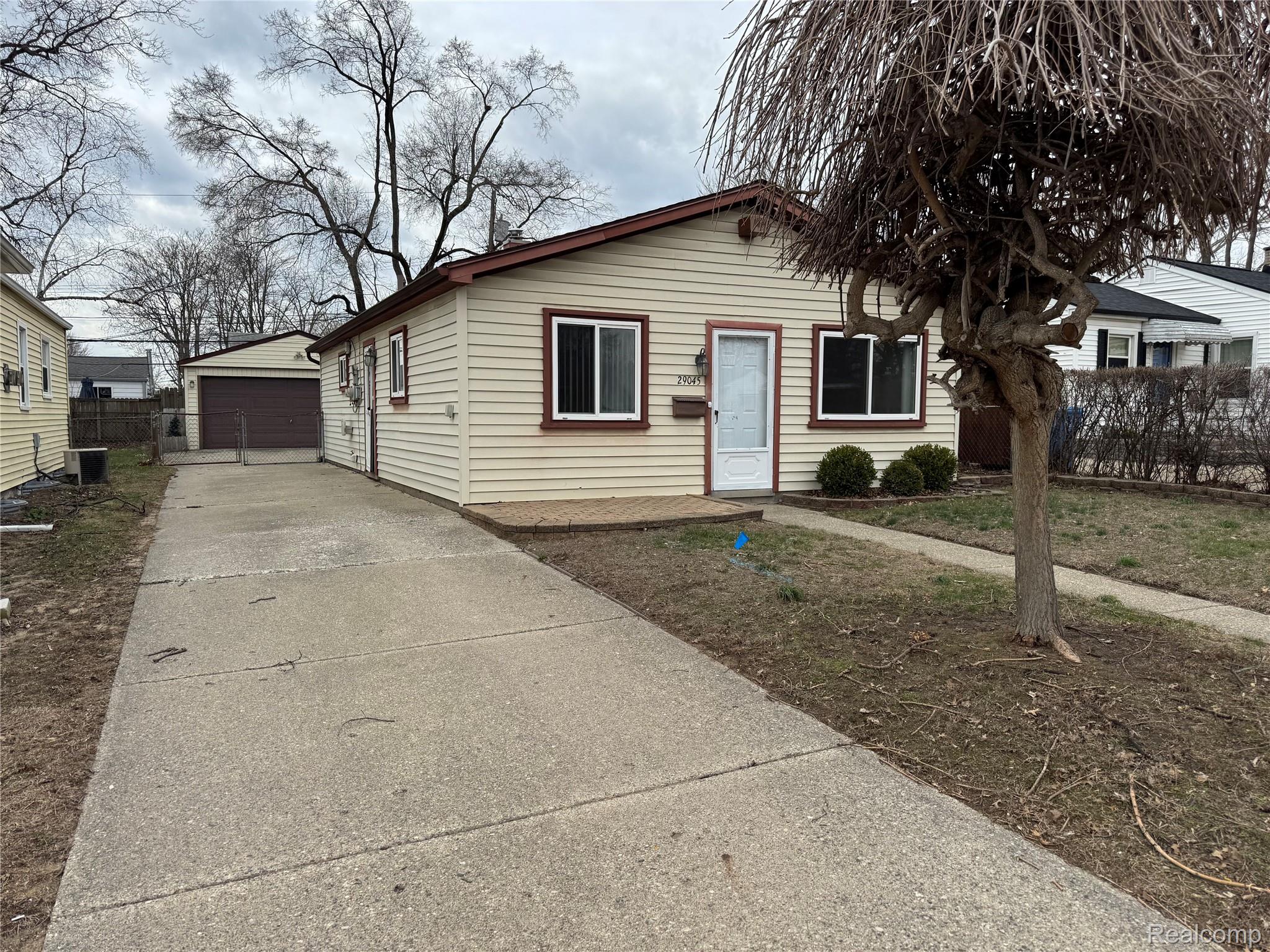 29045 Howard Avenue Property Photo 2