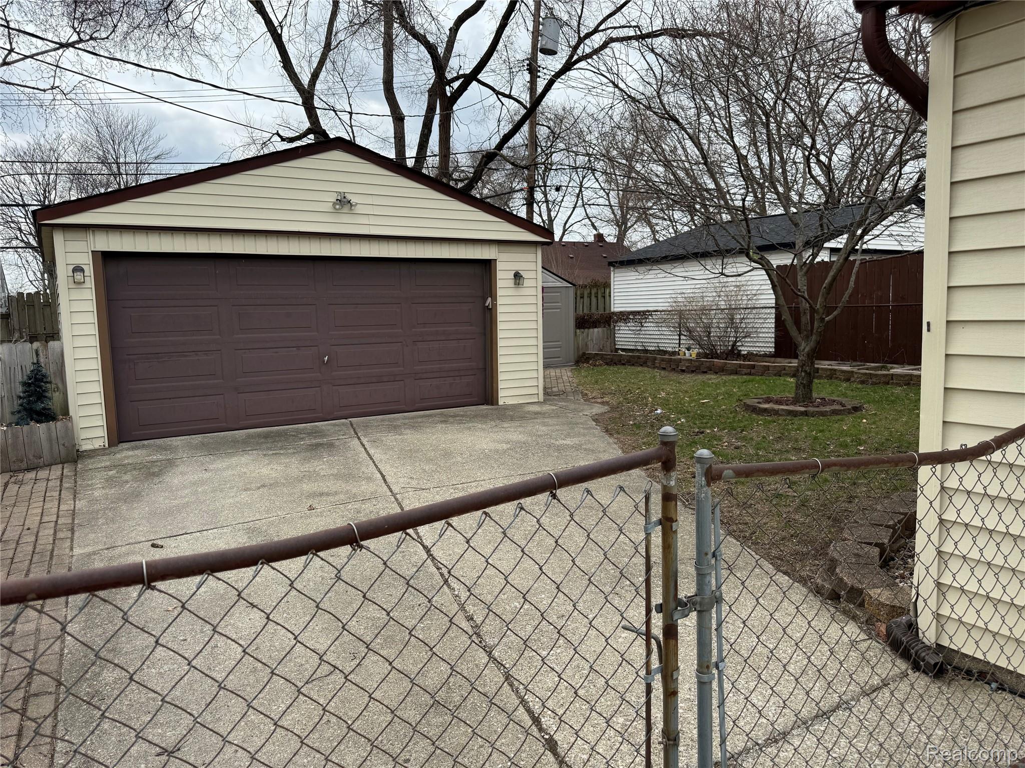 29045 Howard Avenue Property Photo 3