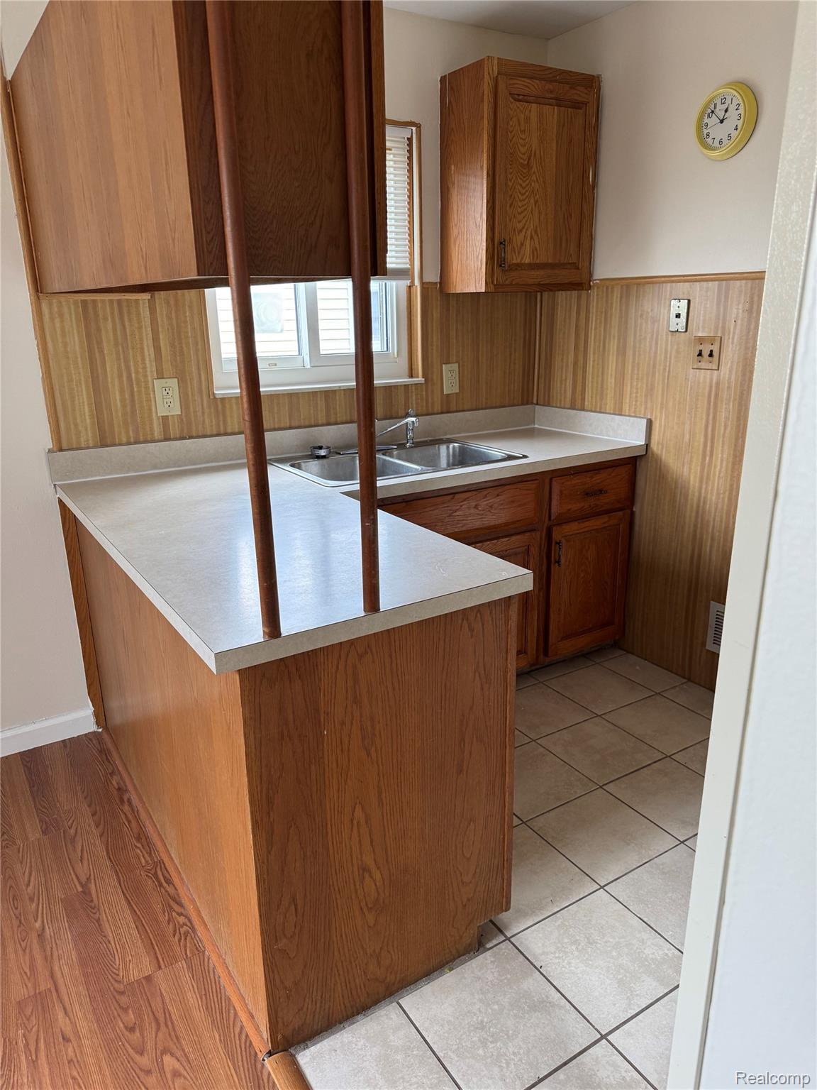 29045 Howard Avenue Property Photo 6