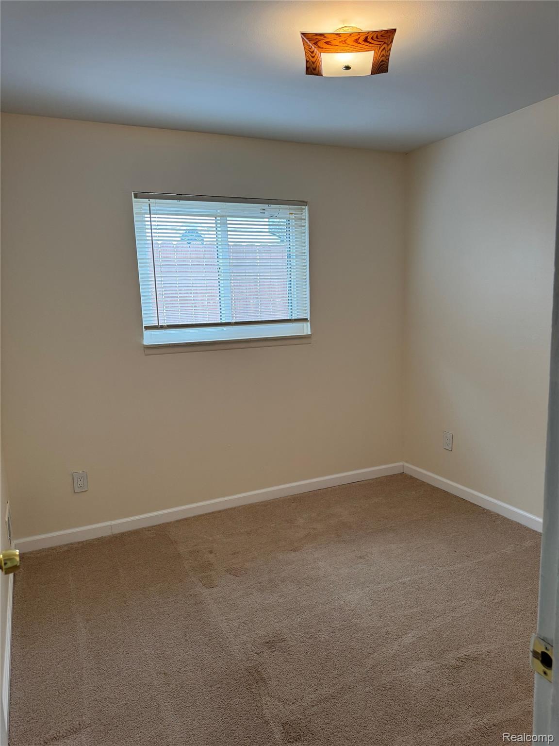 29045 Howard Avenue Property Photo 9