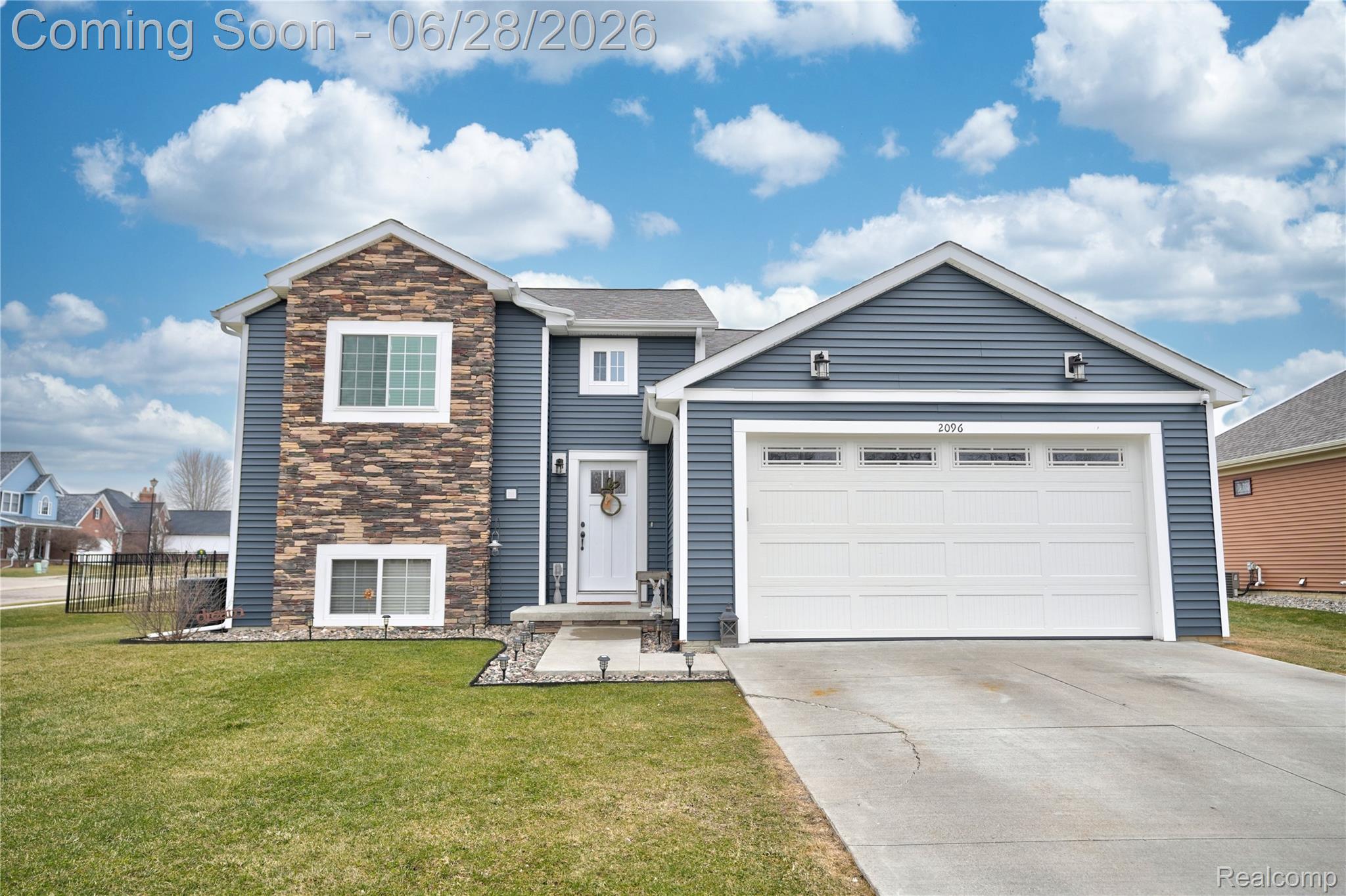 2096 Mozart Avenue Property Photo 1