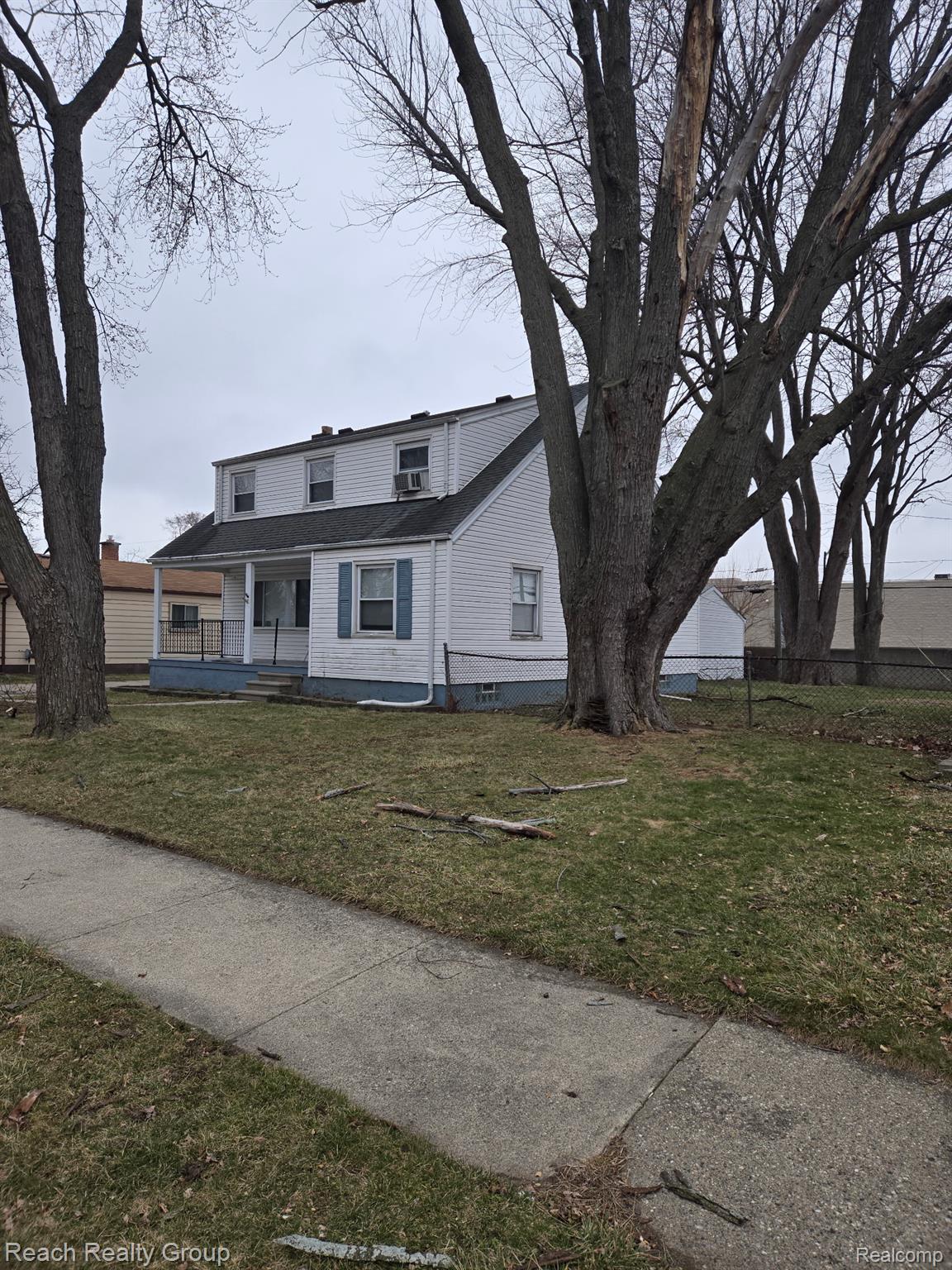 20010 Voiland Street Property Photo 4