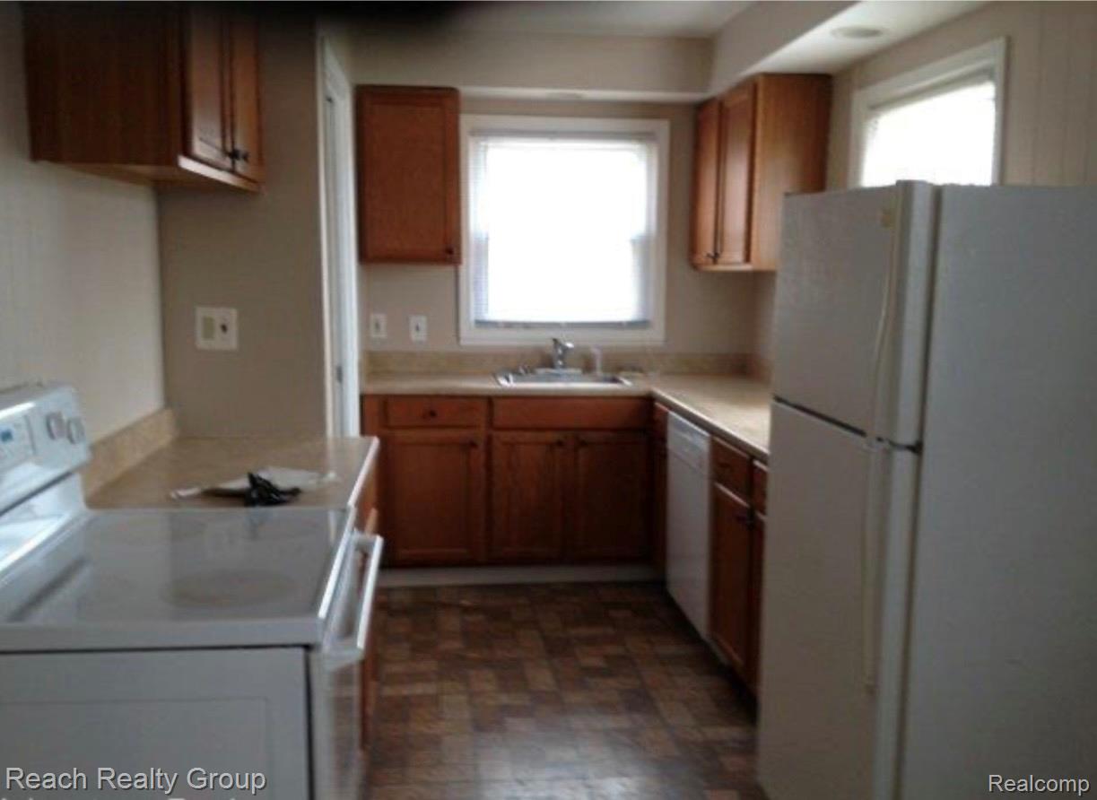 20010 Voiland Street Property Photo 10