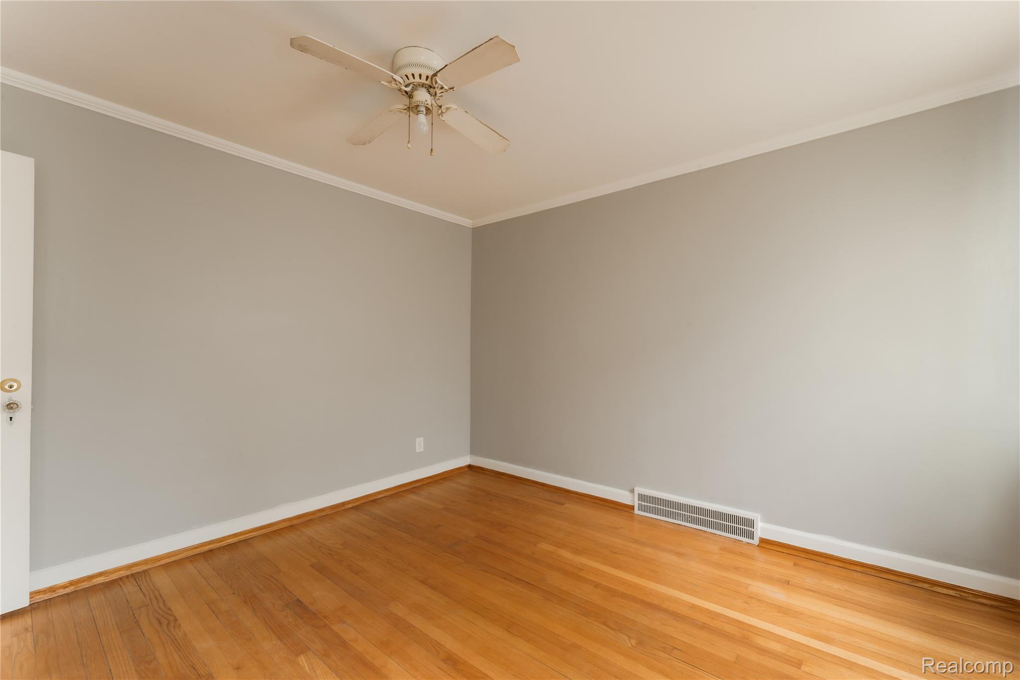 20644 Elkhart Street Property Photo 11