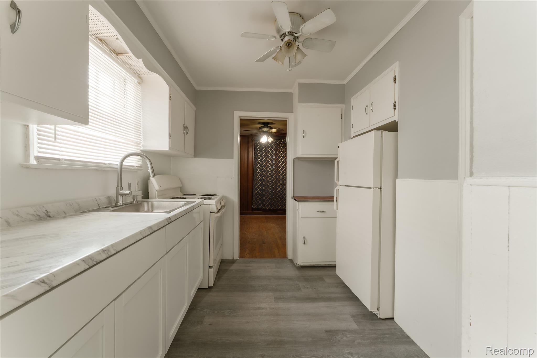 20644 Elkhart Street Property Photo 13