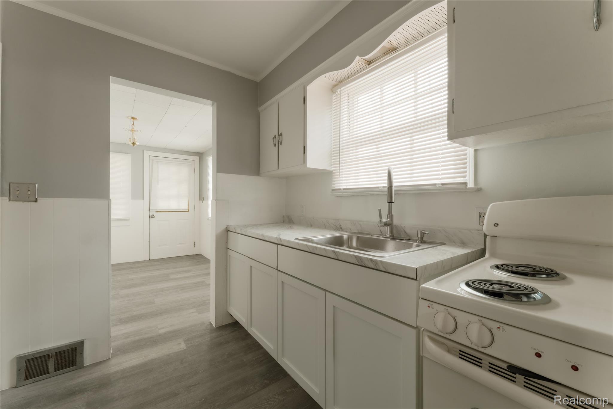 20644 Elkhart Street Property Photo 15