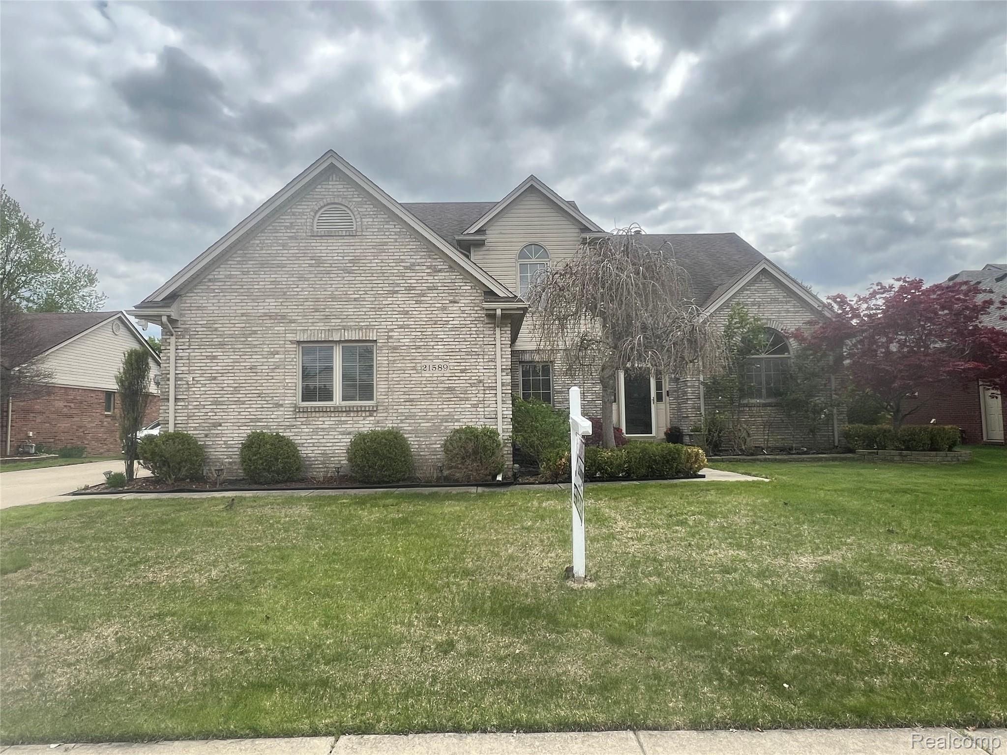 21589 Hunter Circle Property Photo 2