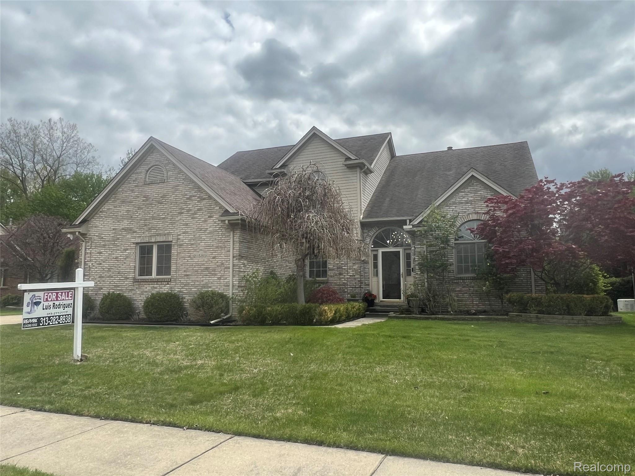 21589 Hunter Circle Property Photo 3