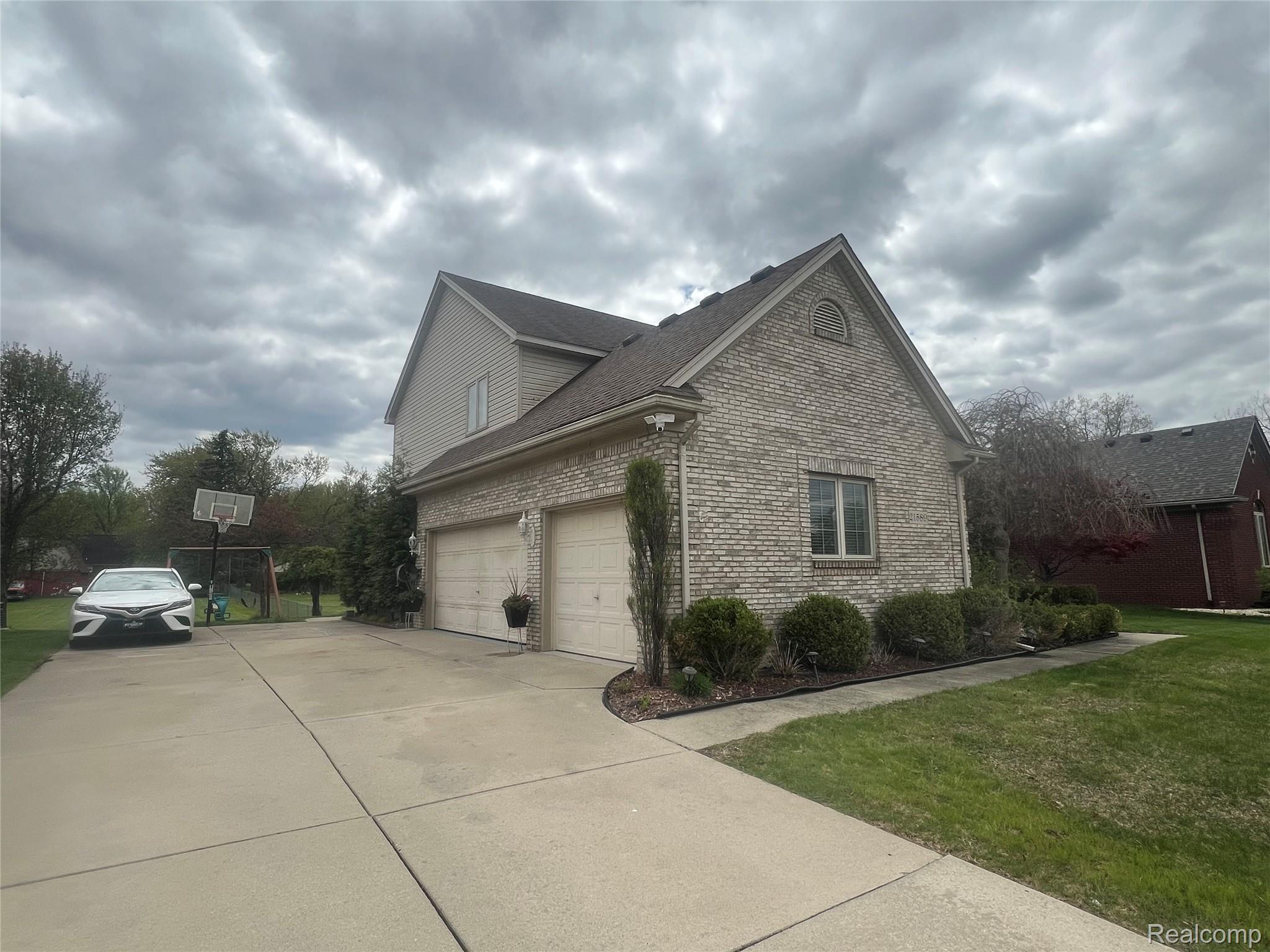 21589 Hunter Circle Property Photo 6