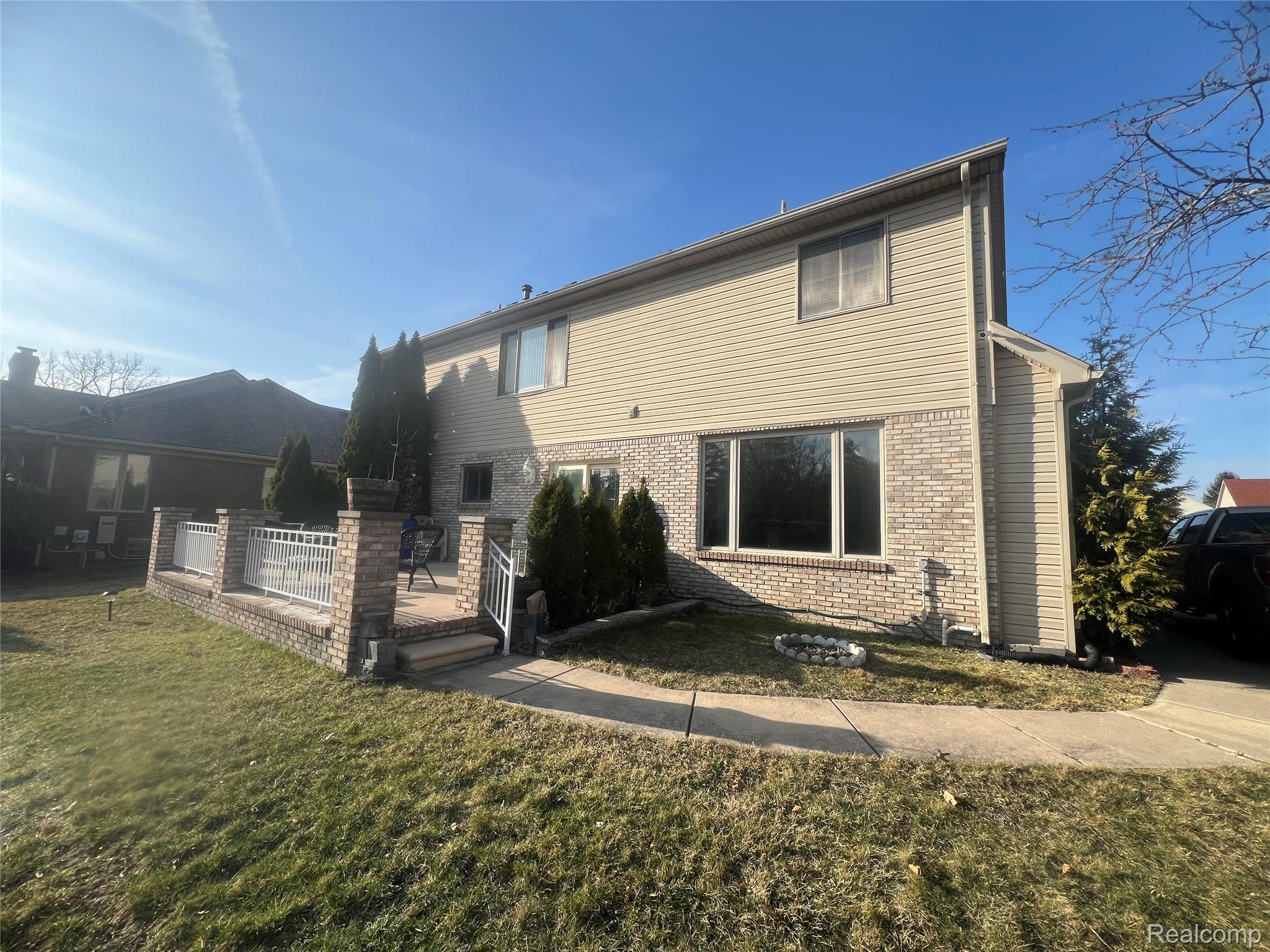 21589 Hunter Circle Property Photo 8