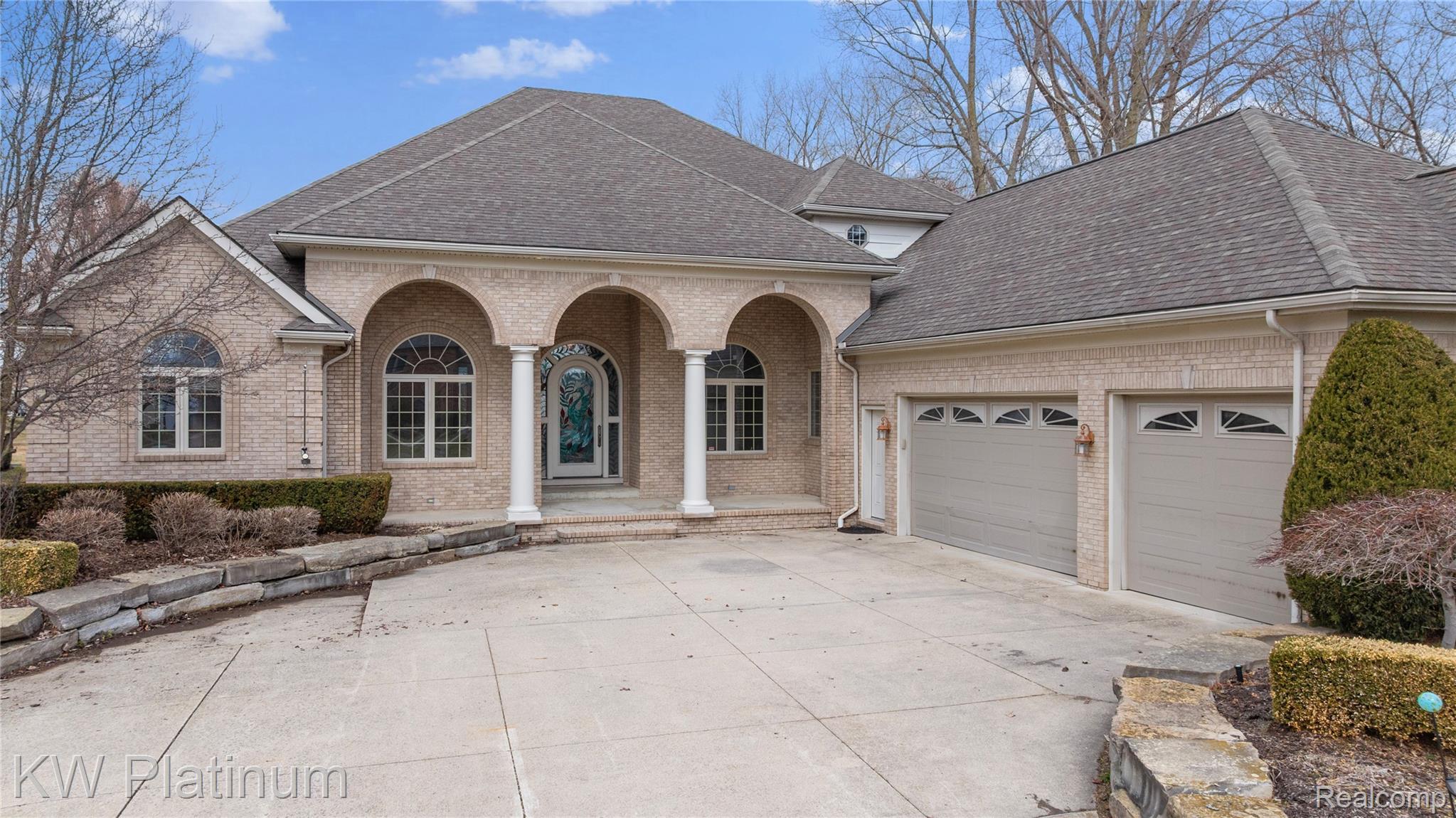 48877 Point Lakeview Drive Property Photo 1