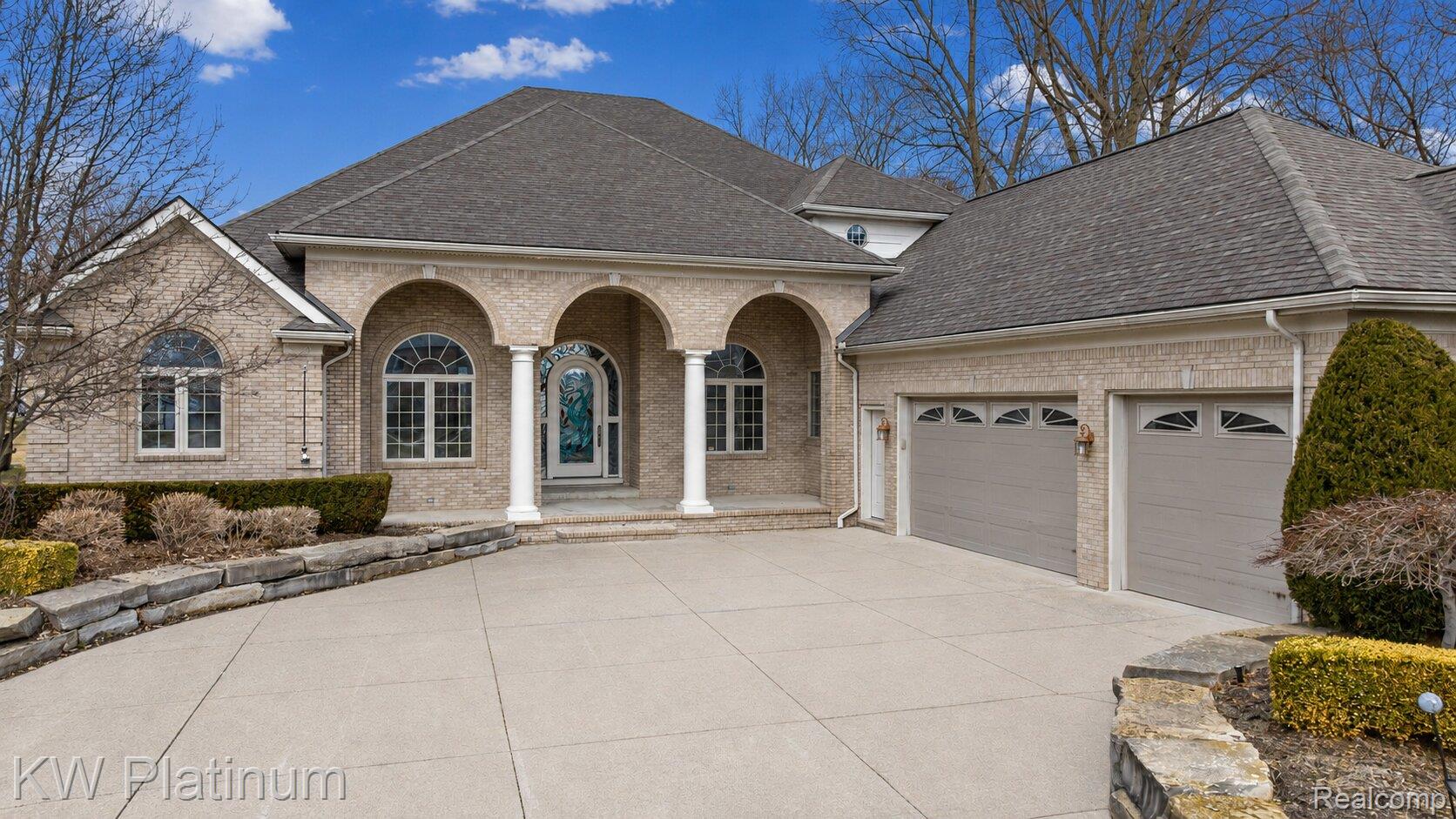48877 Point Lakeview Drive Property Photo 1