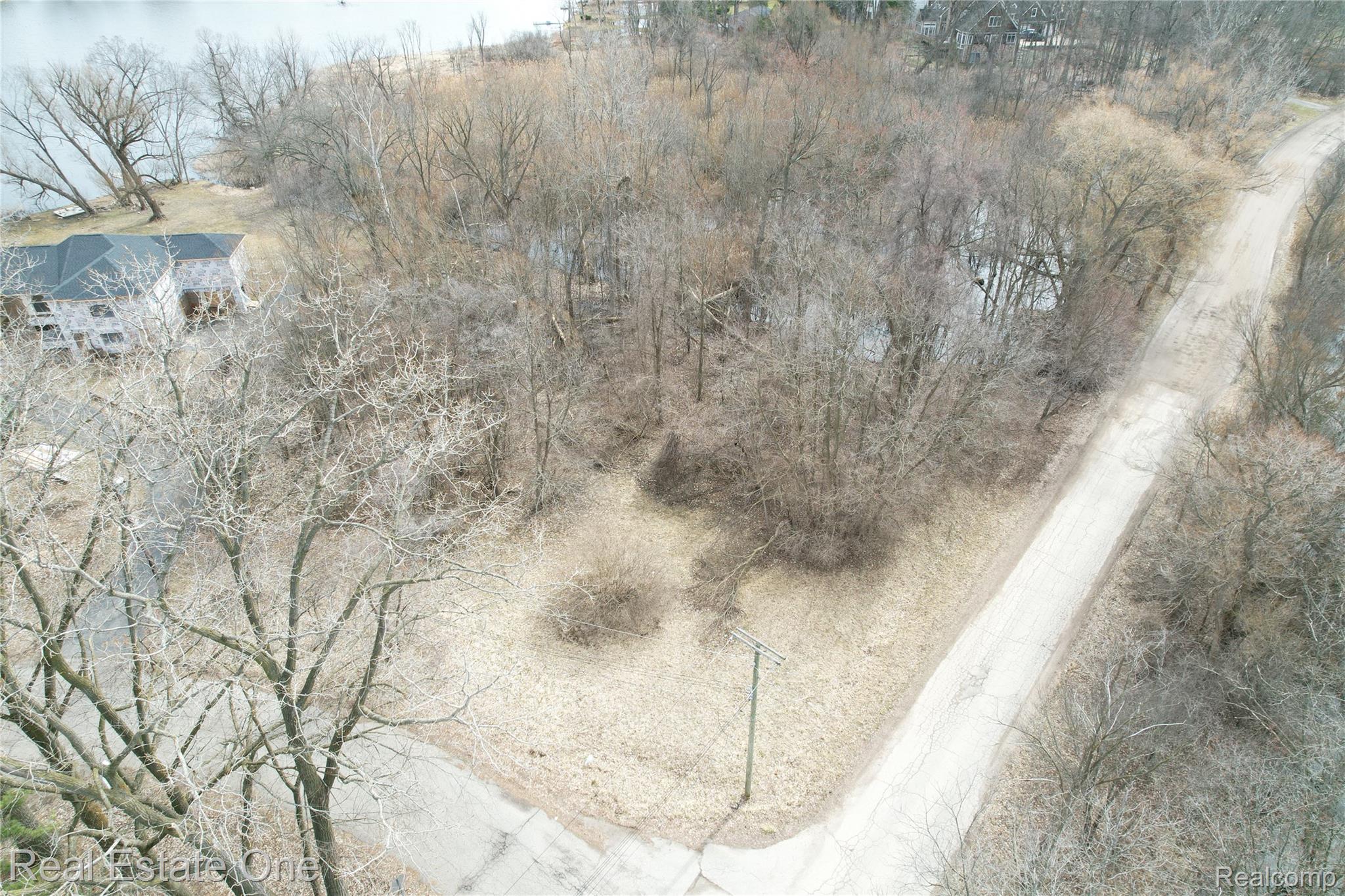 2636 Bay Drive Property Photo 3