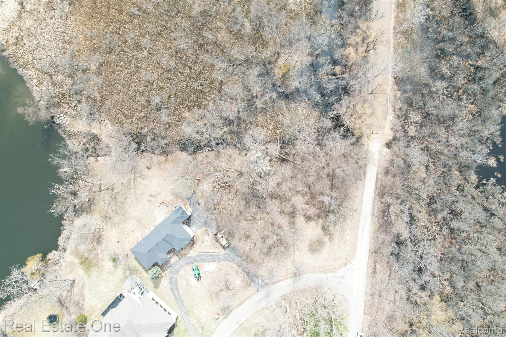 2636 Bay Drive Property Photo 4
