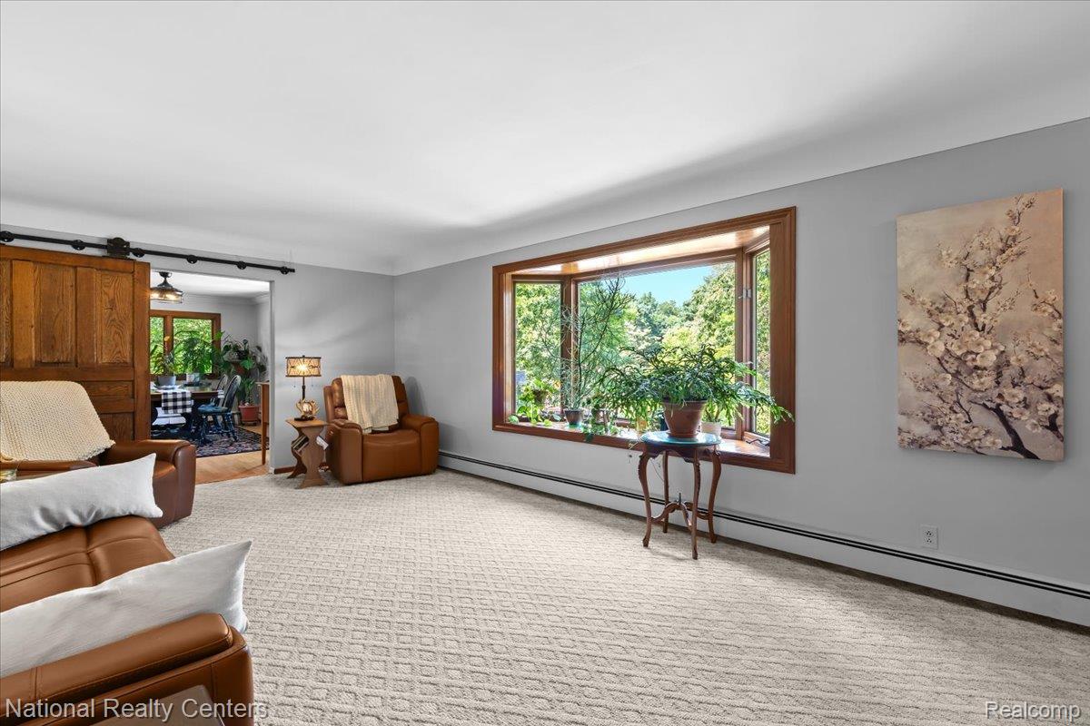 1785 Middle Road Property Photo 7