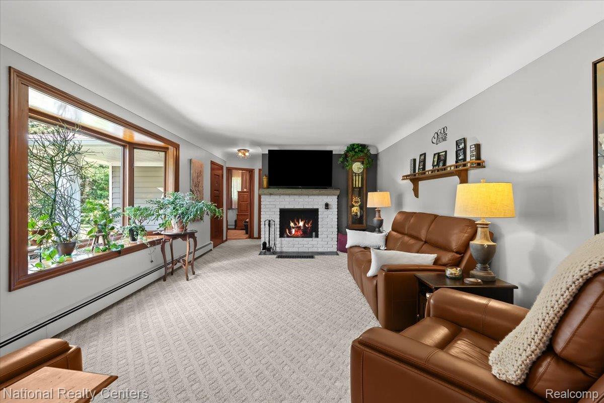 1785 Middle Road Property Photo 8