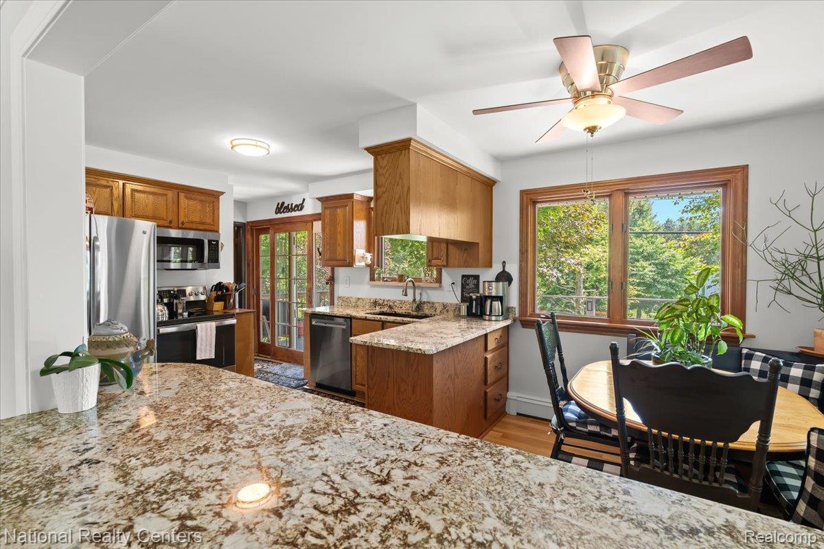 1785 Middle Road Property Photo 11