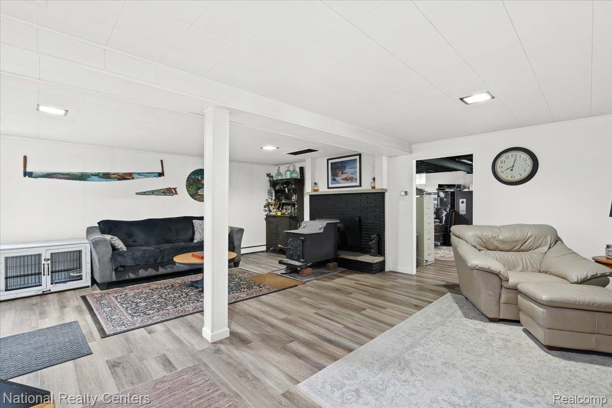 1785 Middle Road Property Photo 23