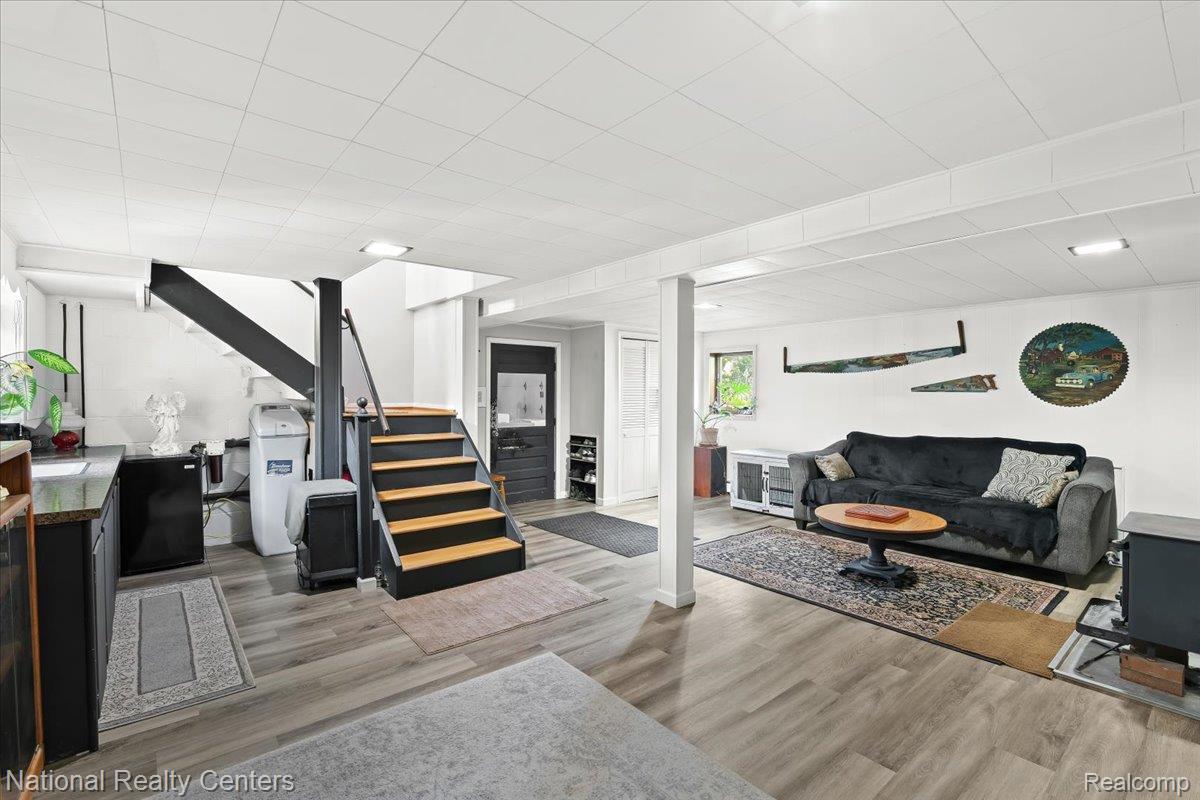 1785 Middle Road Property Photo 24