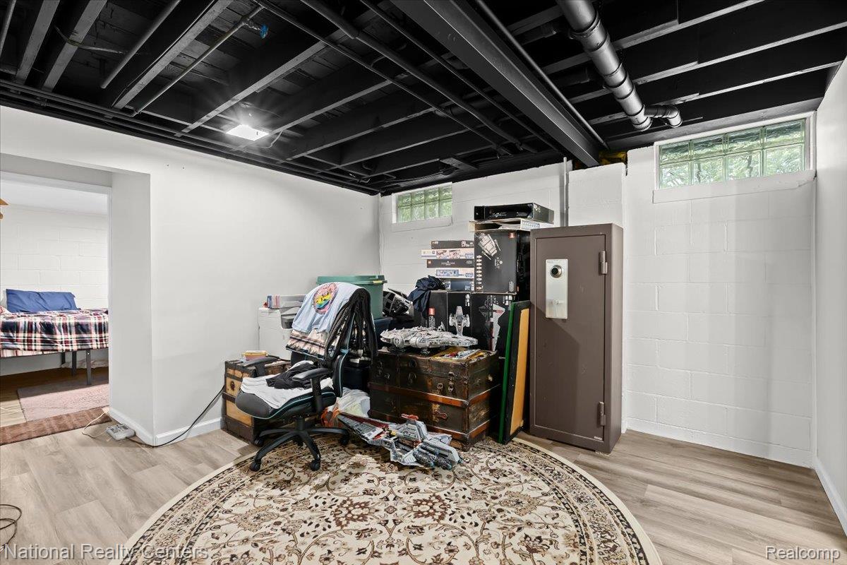 1785 Middle Road Property Photo 25