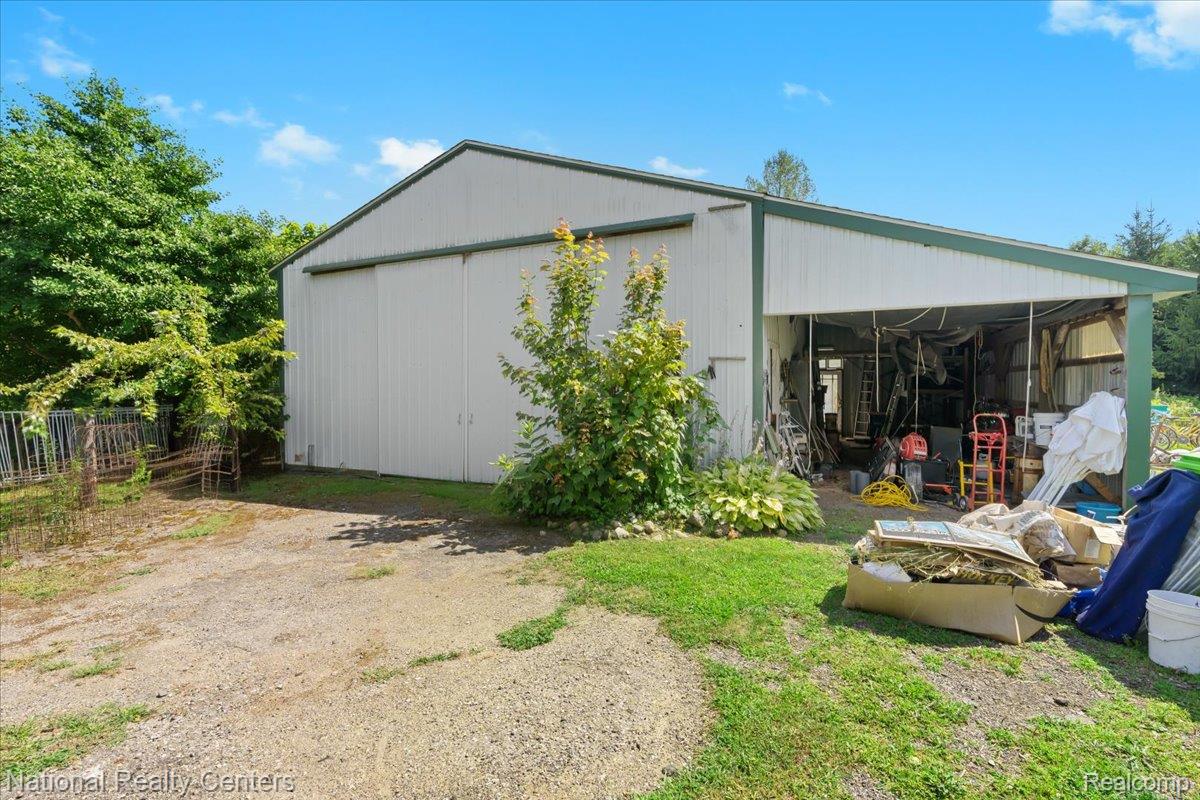 1785 Middle Road Property Photo 34