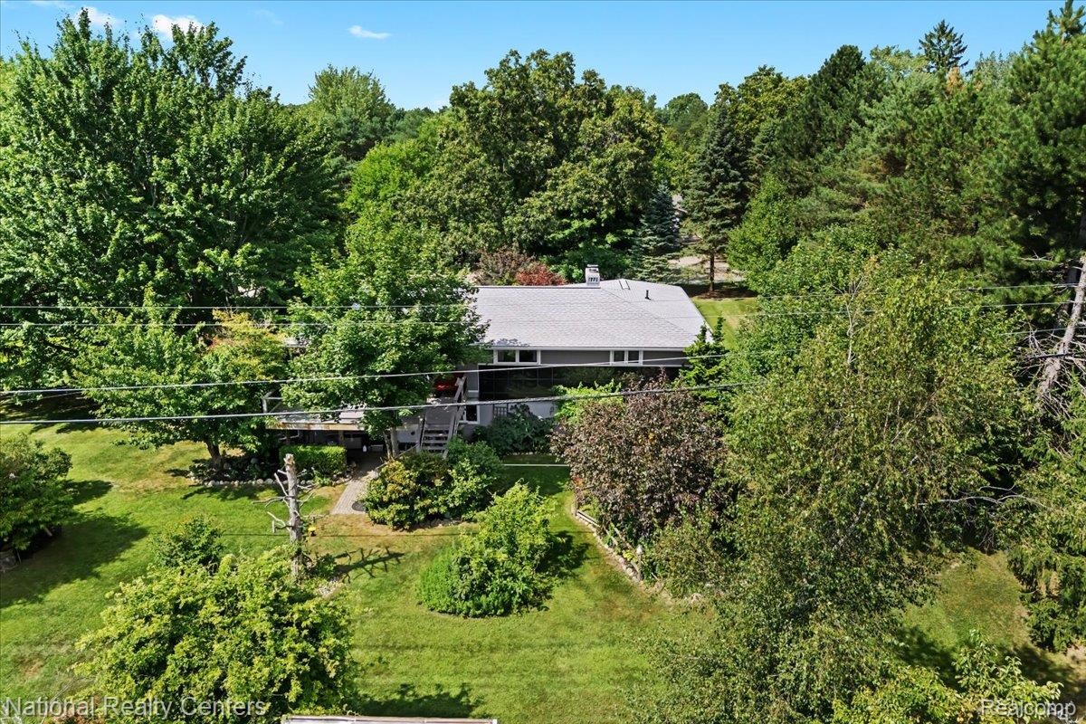 1785 Middle Road Property Photo 45