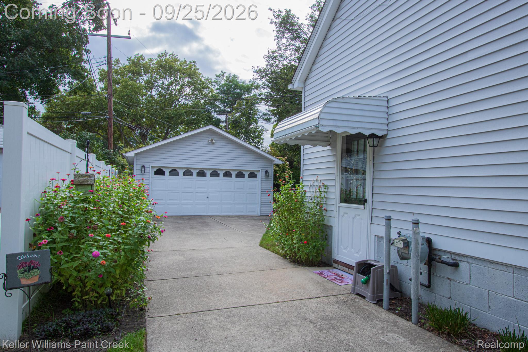 218 Riverside Drive Property Photo 3
