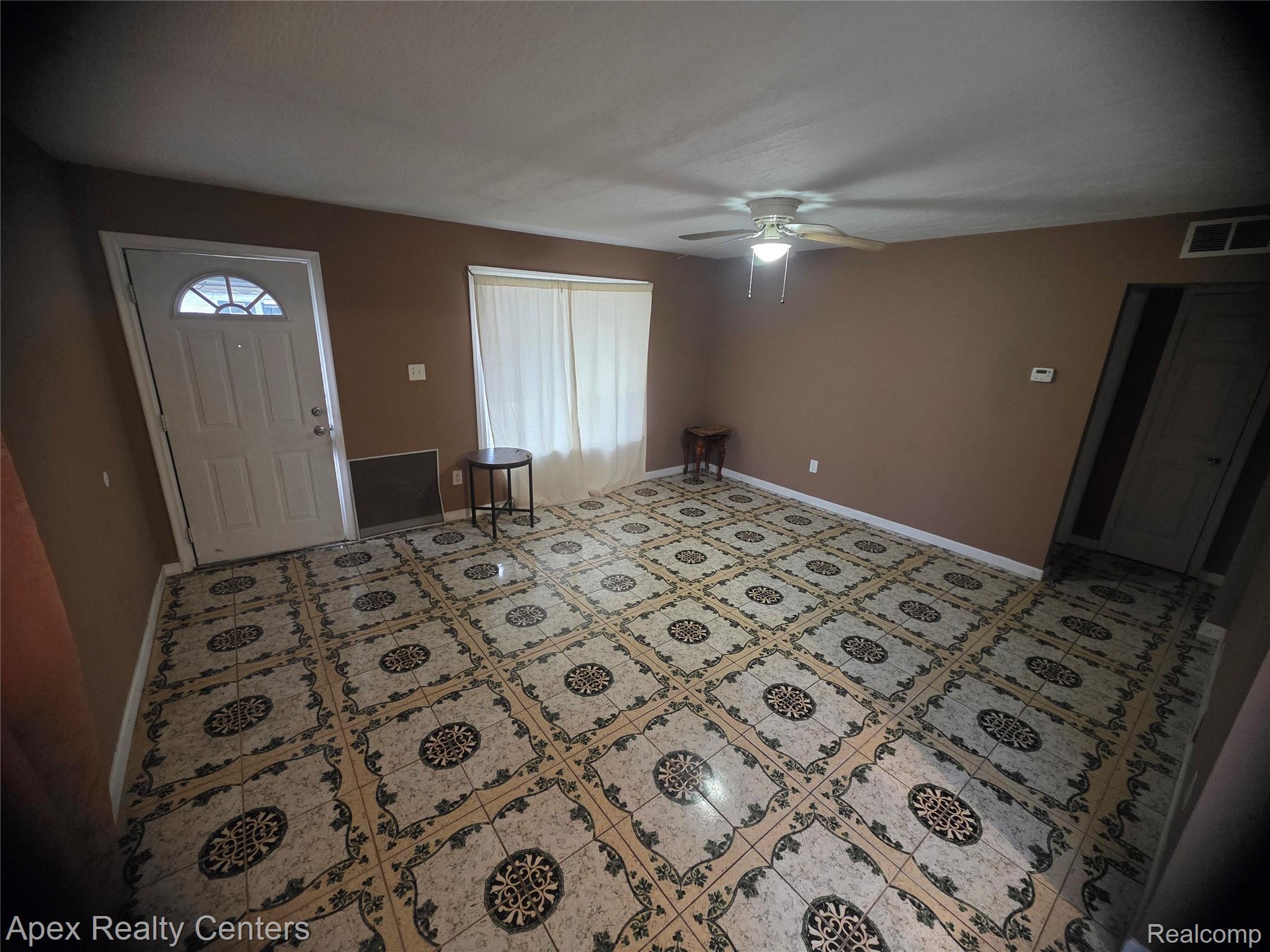 18948 Wall Street Property Photo 3