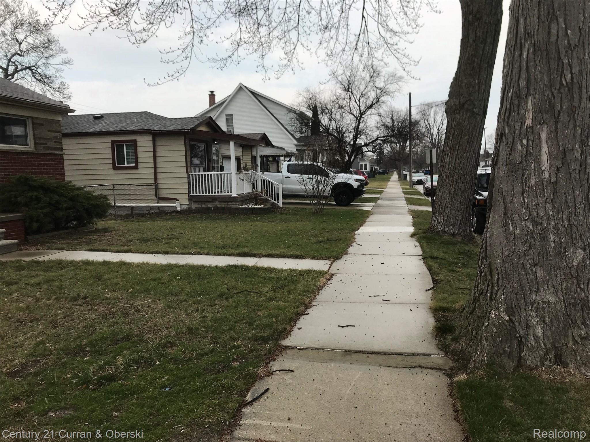 729 Cleophus Parkway Property Photo 3