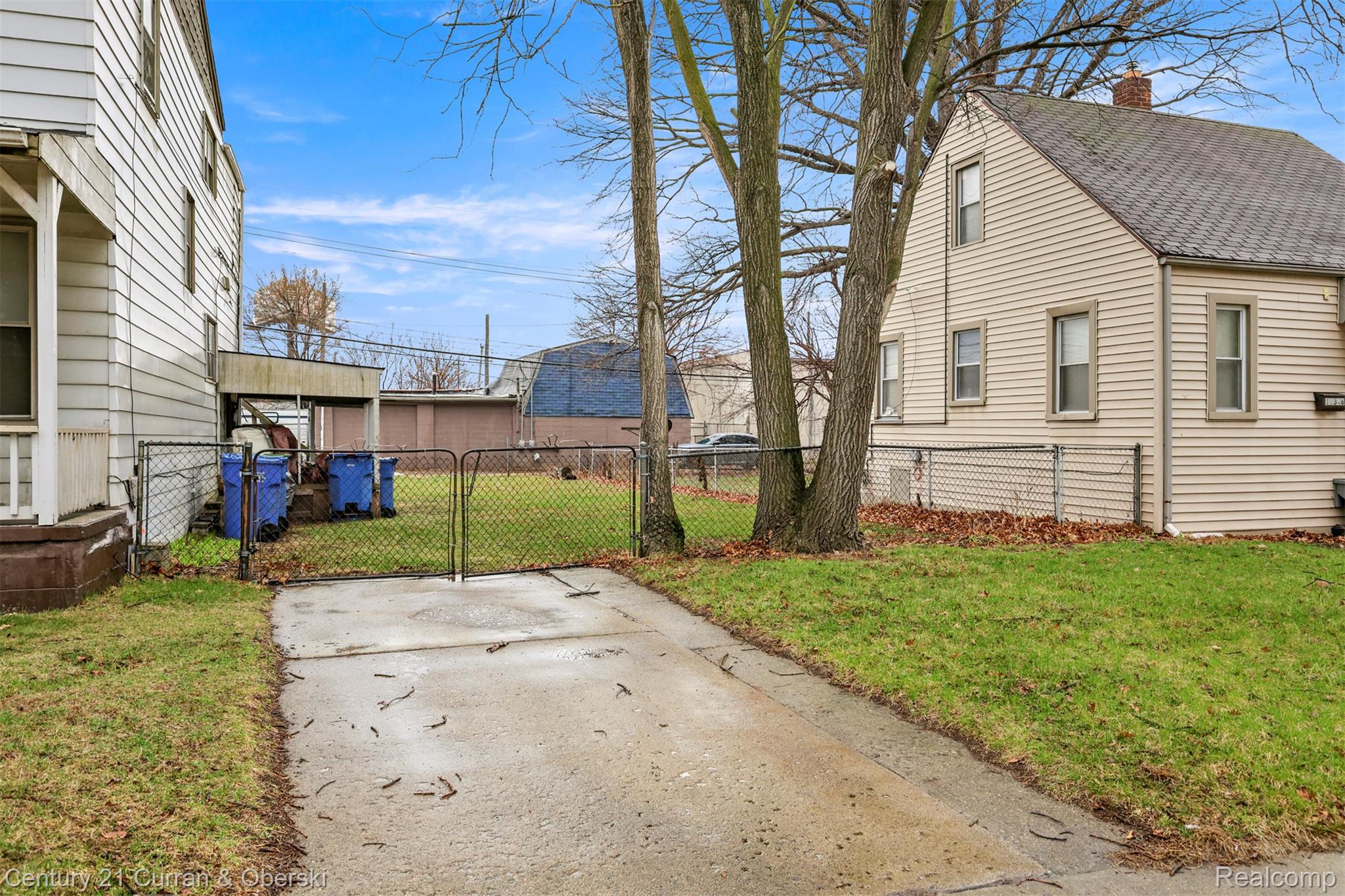 11352 Rivard Avenue Property Photo 6