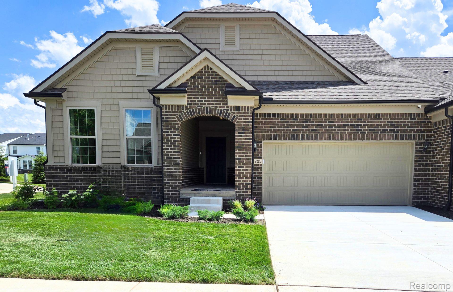 705 West Spaniel Drive Property Photo 1