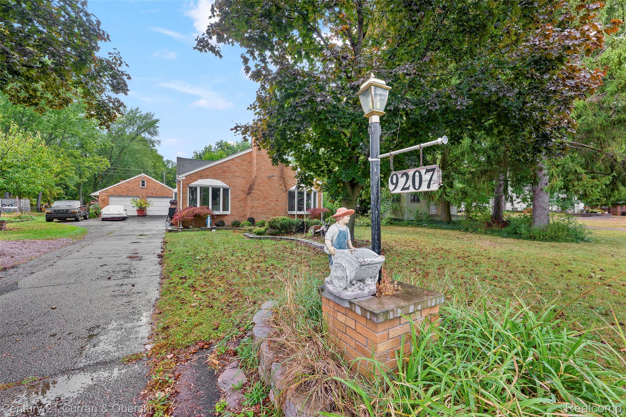 9207 Inkster Road Property Photo 1