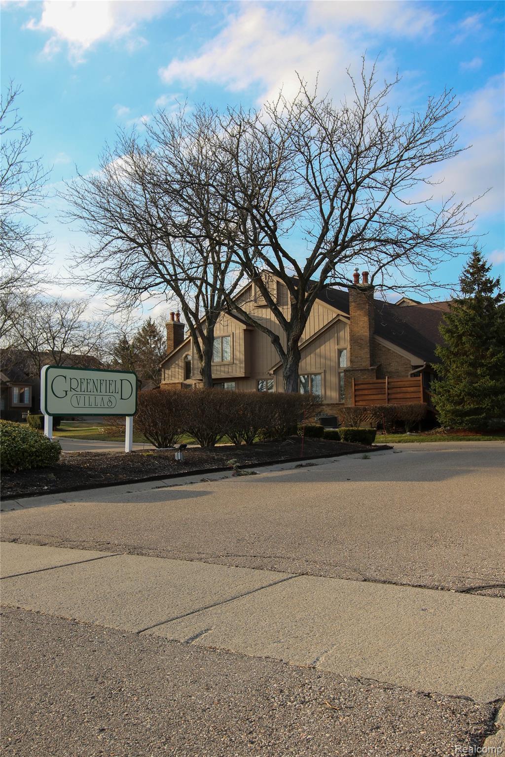 37860 N Laurel Park Drive Property Photo 1