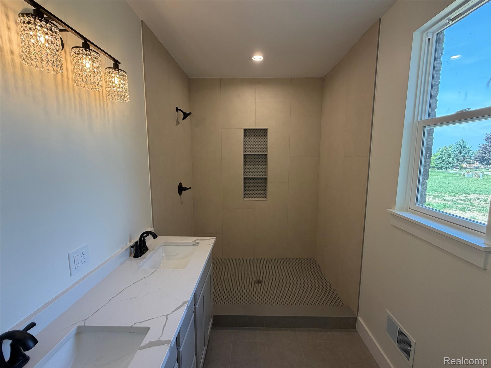 4104 Carriage Hill Drive Property Photo 9