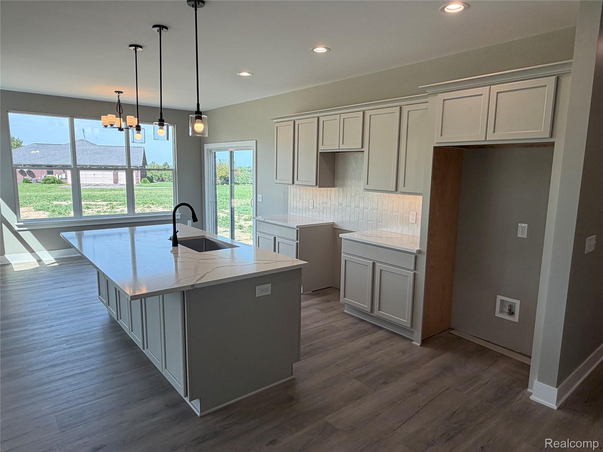 4104 Carriage Hill Drive Property Photo 11