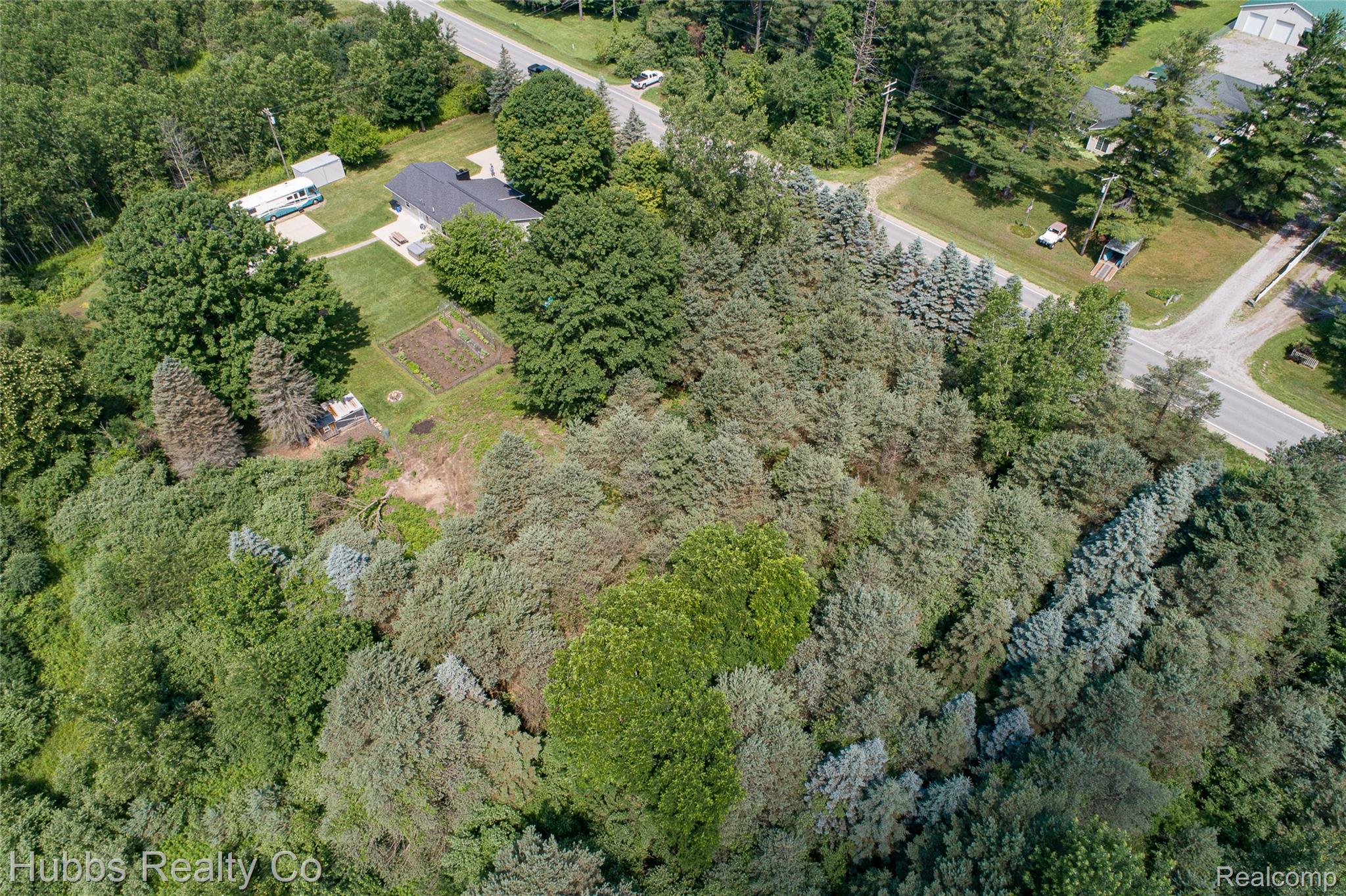 9361 Birch Run Rd Property Photo 4