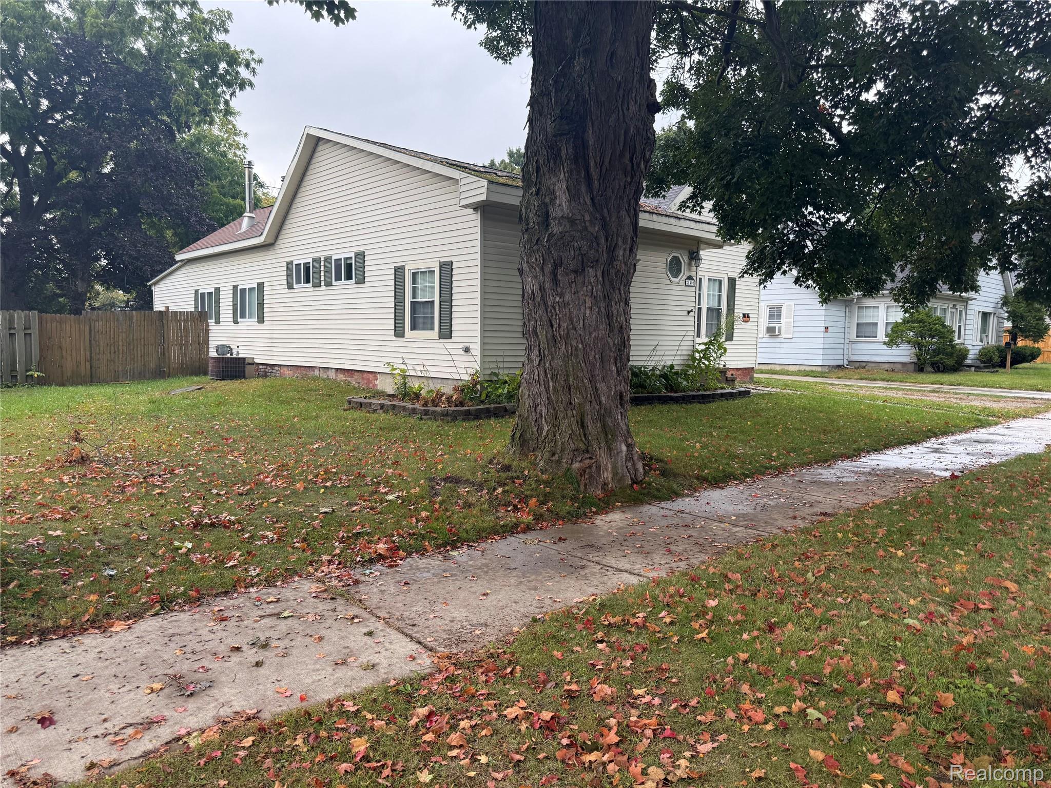 140 Alexander Street Property Photo 3