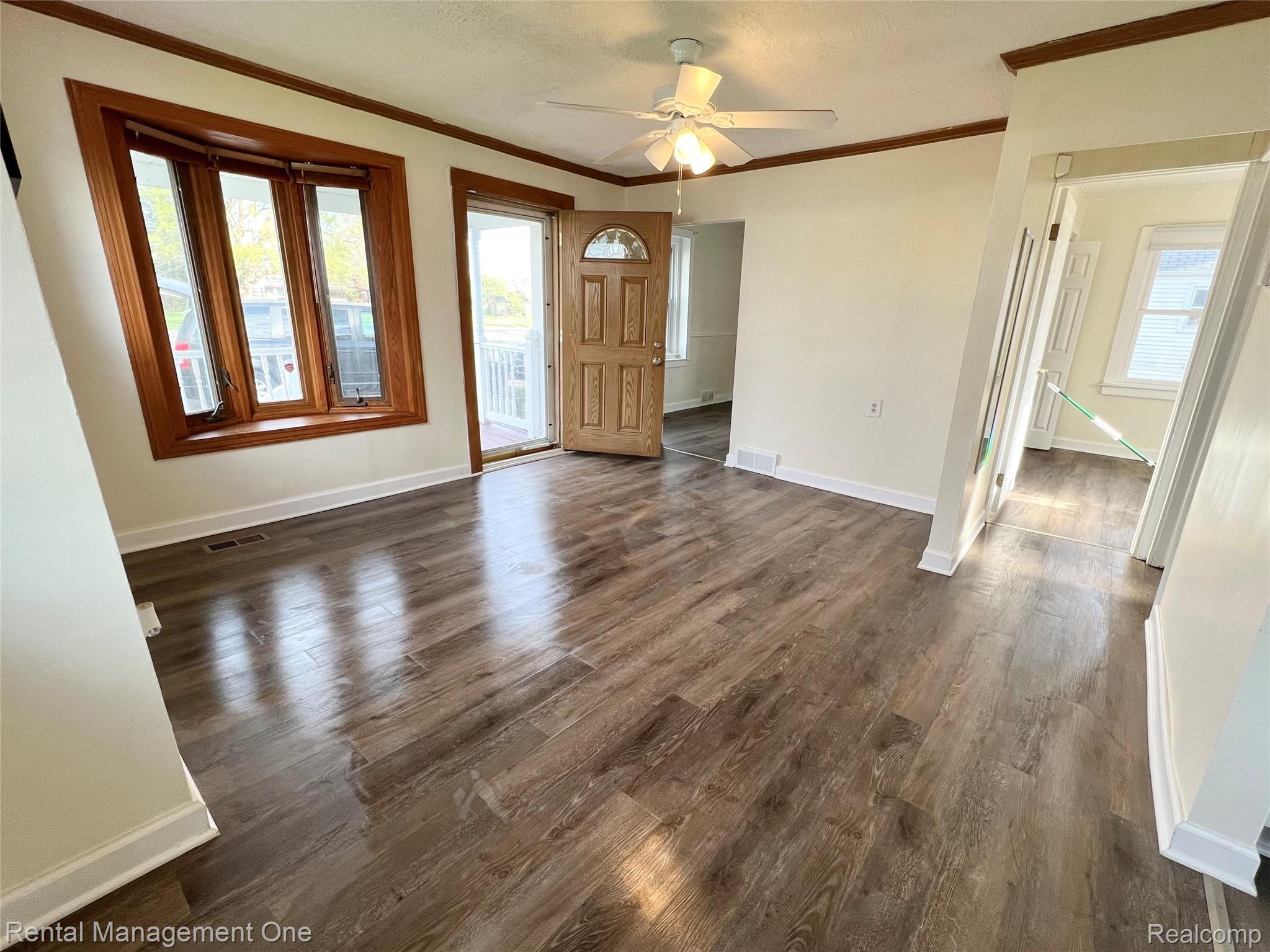 7531 N Inkster Road Property Photo 4