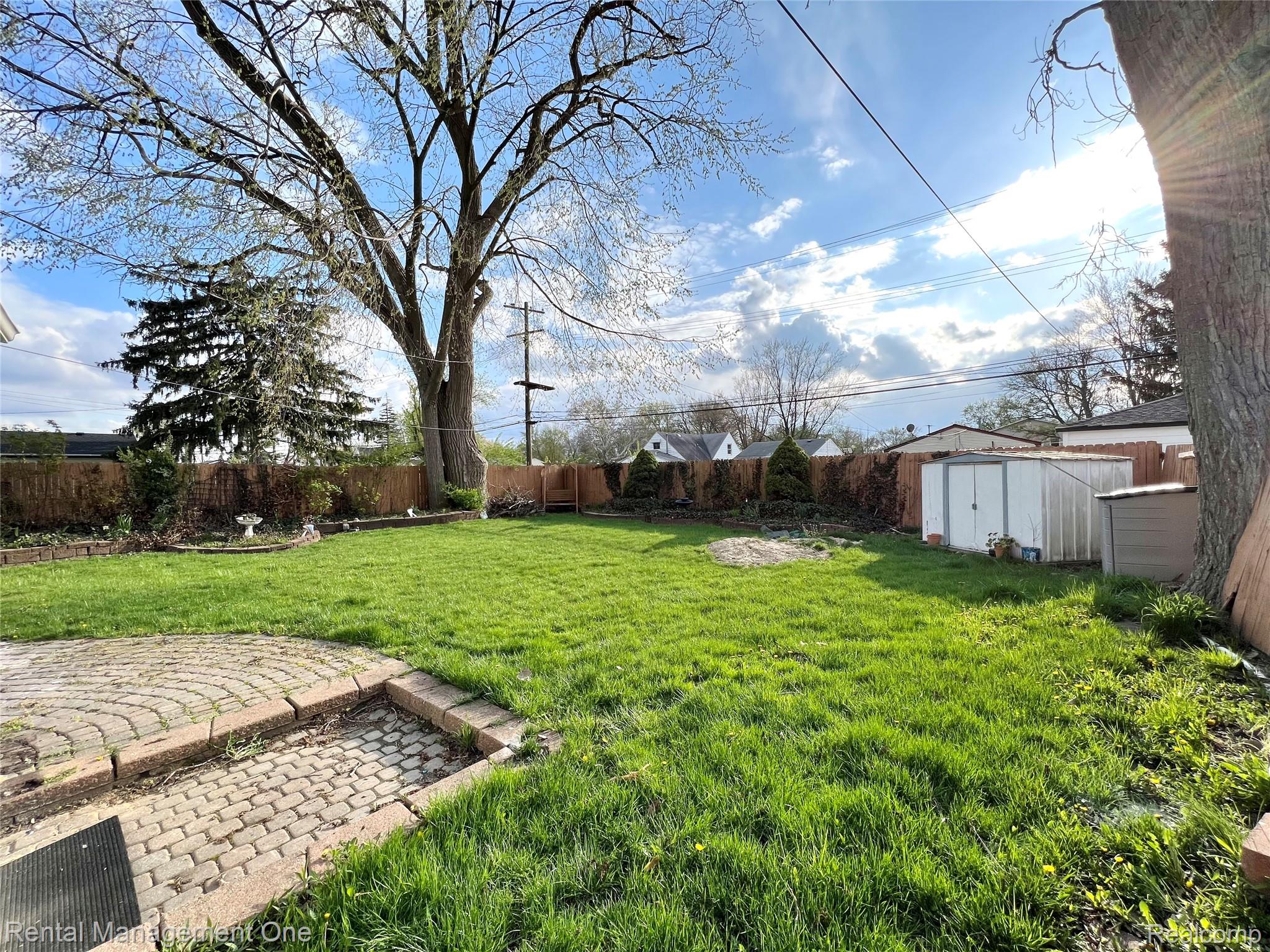 7531 N Inkster Road Property Photo 17