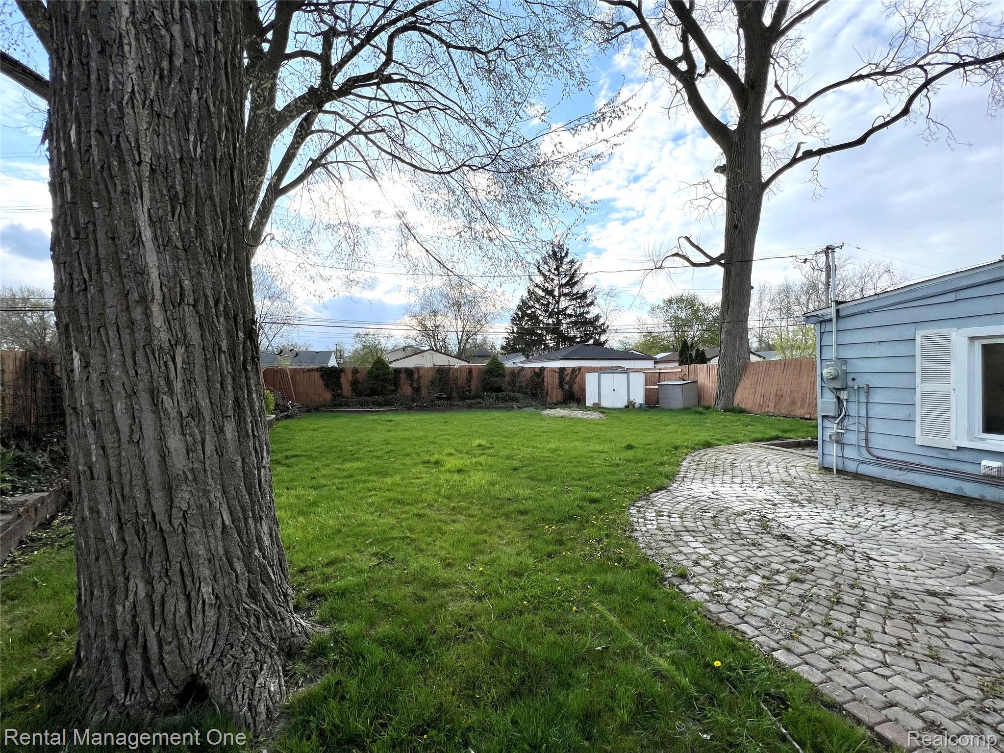 7531 N Inkster Road Property Photo 18