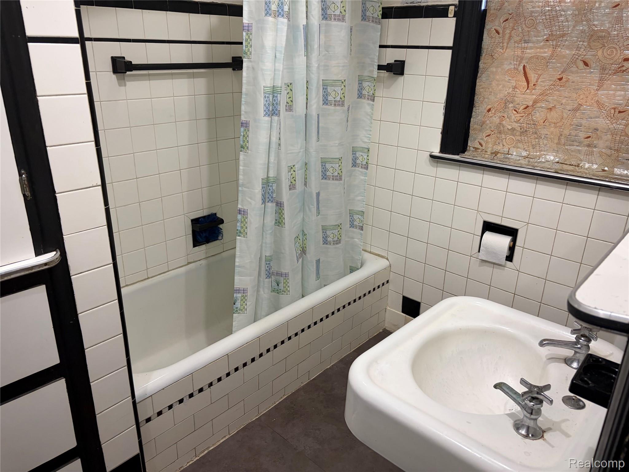 9181 Harvard Road Property Photo 4