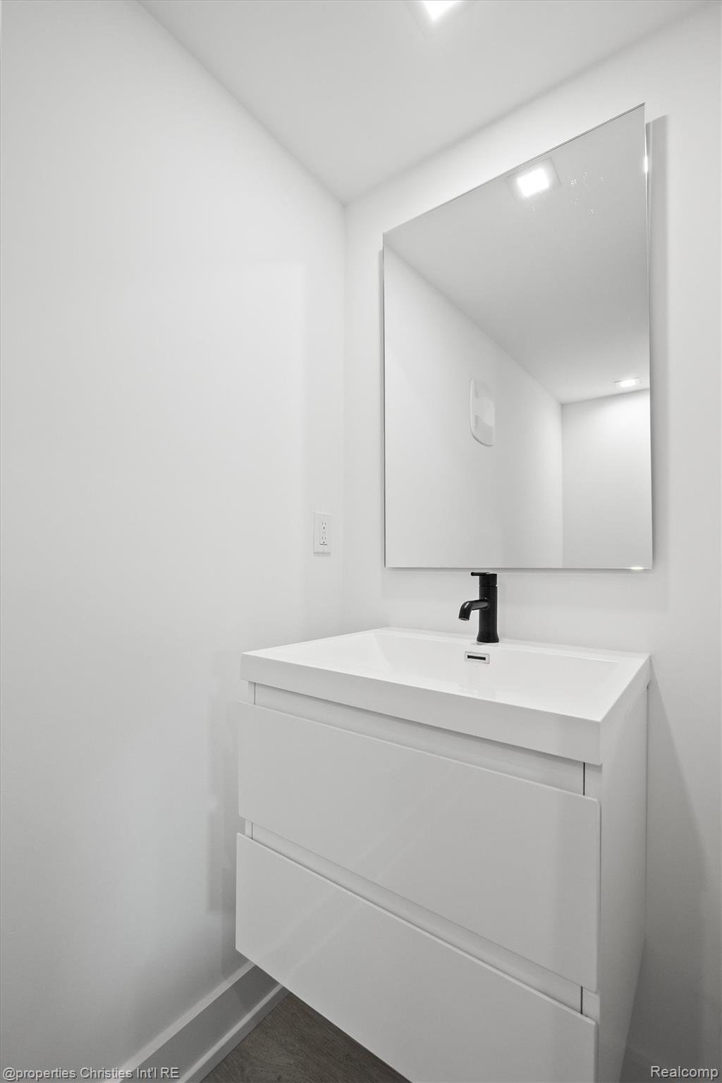 533 E Harrison Avenue 35 Property Photo 32