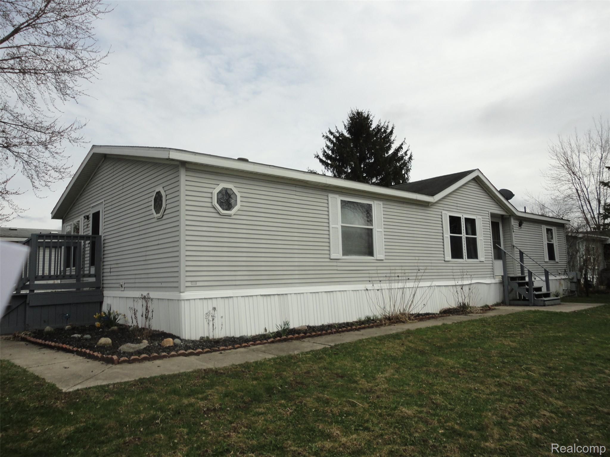 326 Holly Lane Property Photo 1