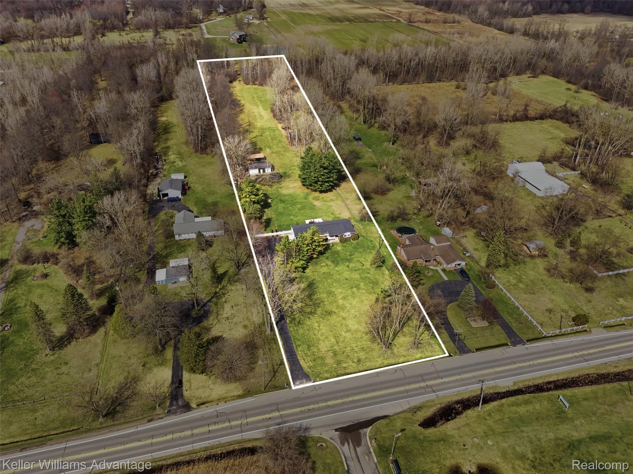 28800 Sibley Road Property Photo 4