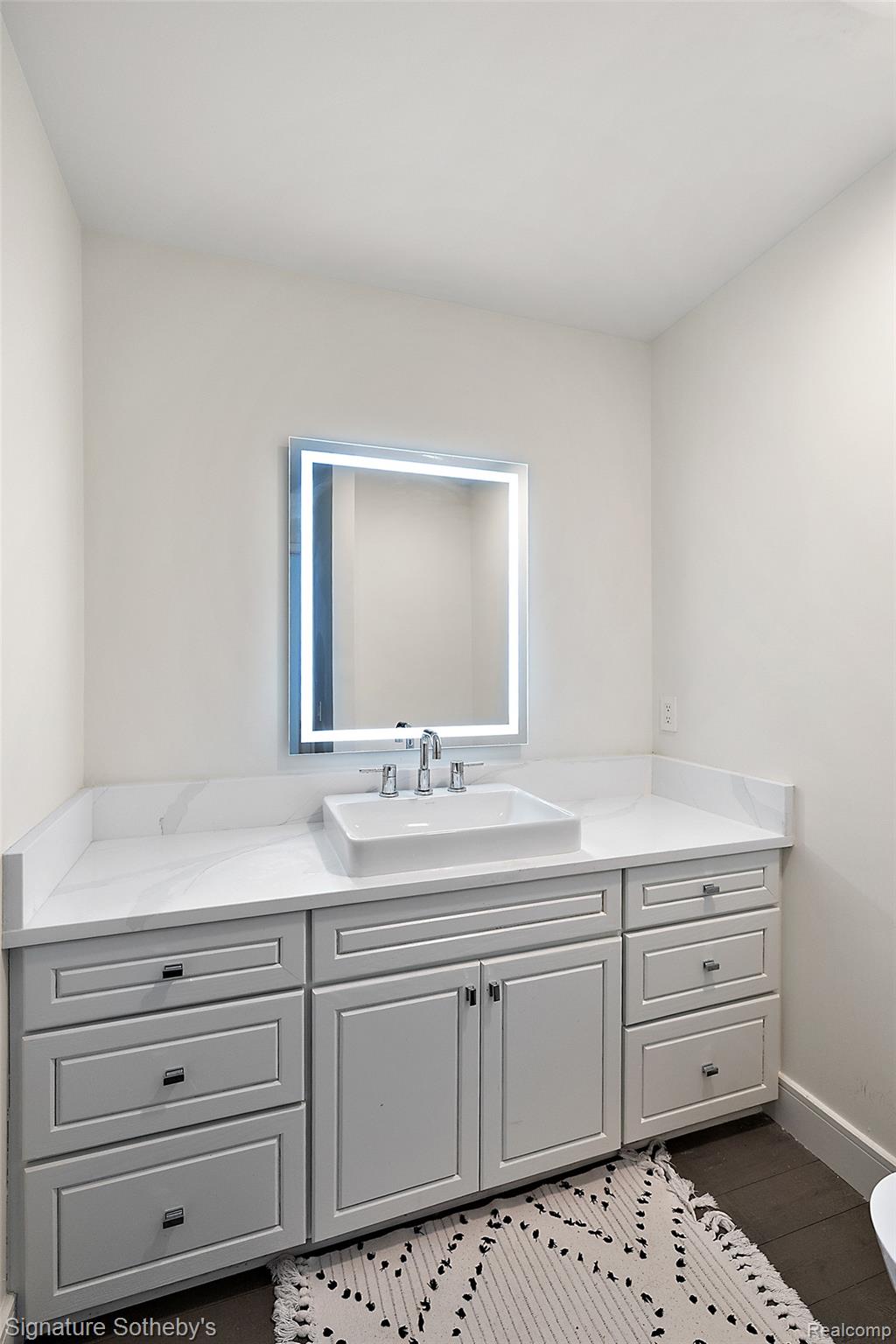 4650 Lahser Road Property Photo 21