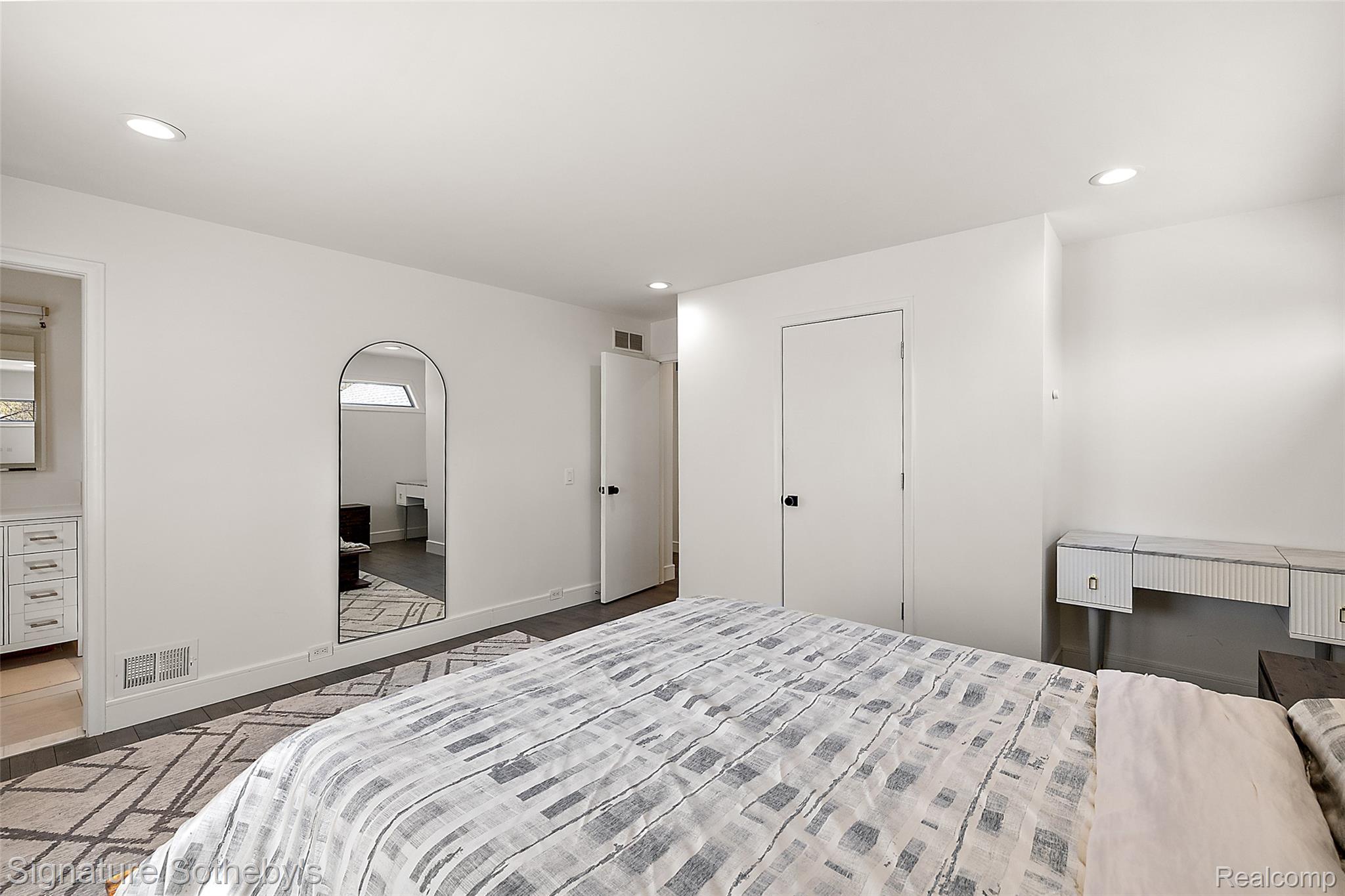 4650 Lahser Road Property Photo 30