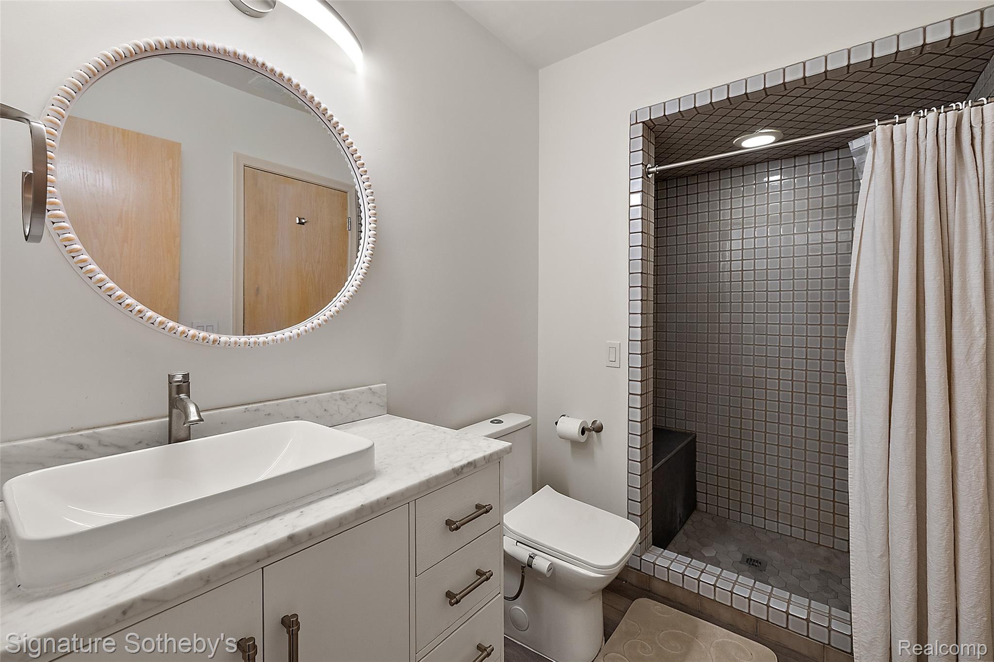 4650 Lahser Road Property Photo 40