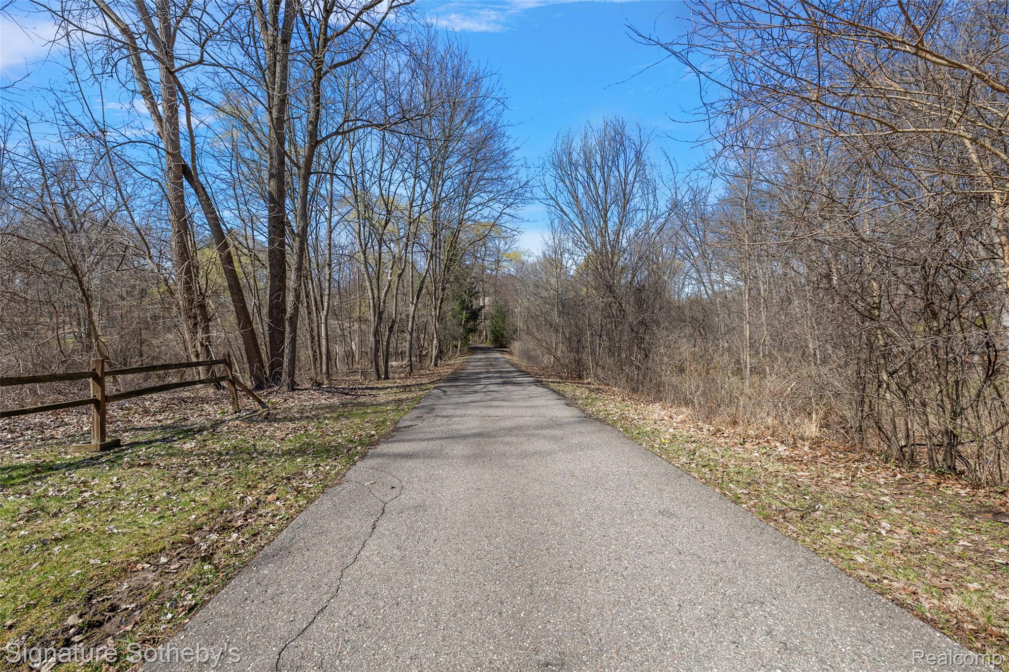 4650 Lahser Road Property Photo 48