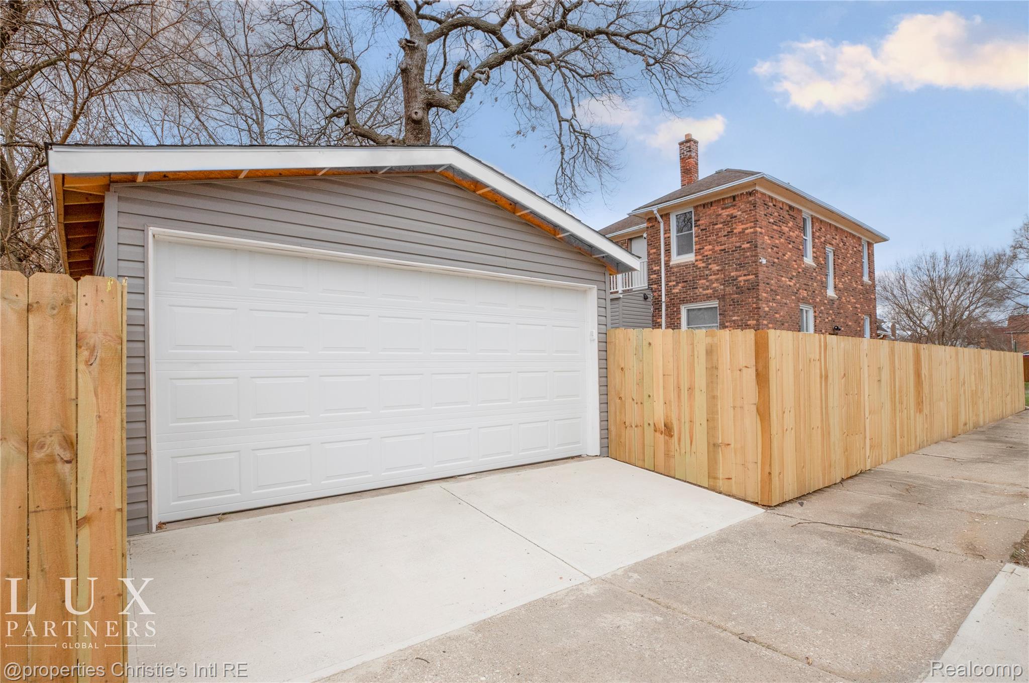 18516 Prairie Street Property Photo 2
