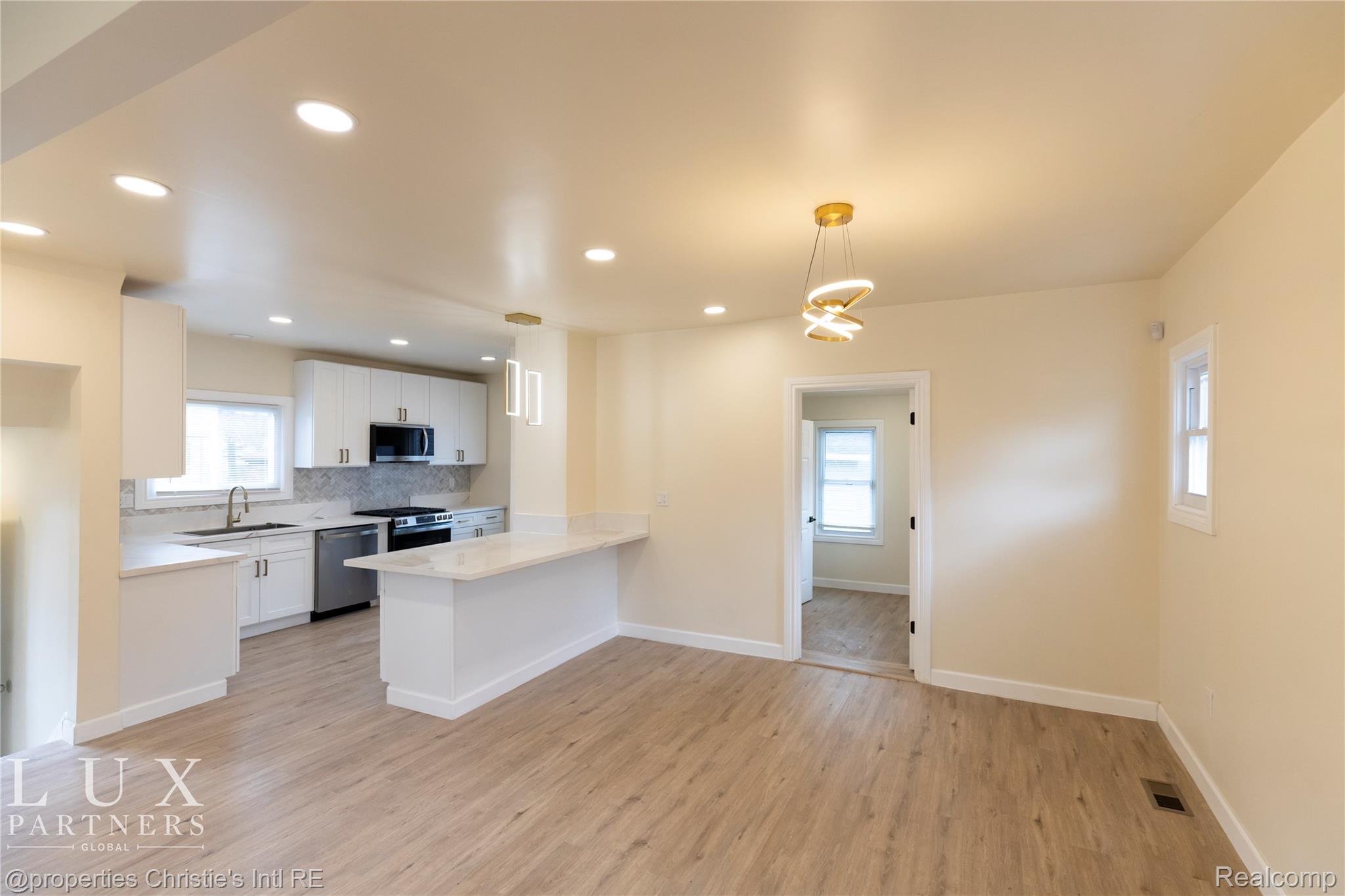18516 Prairie Street Property Photo 4